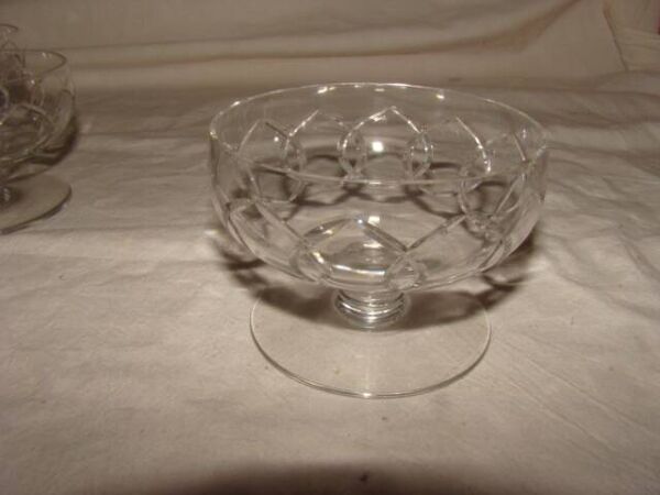 6 coupes à champagne en cristal de ''Baccarat