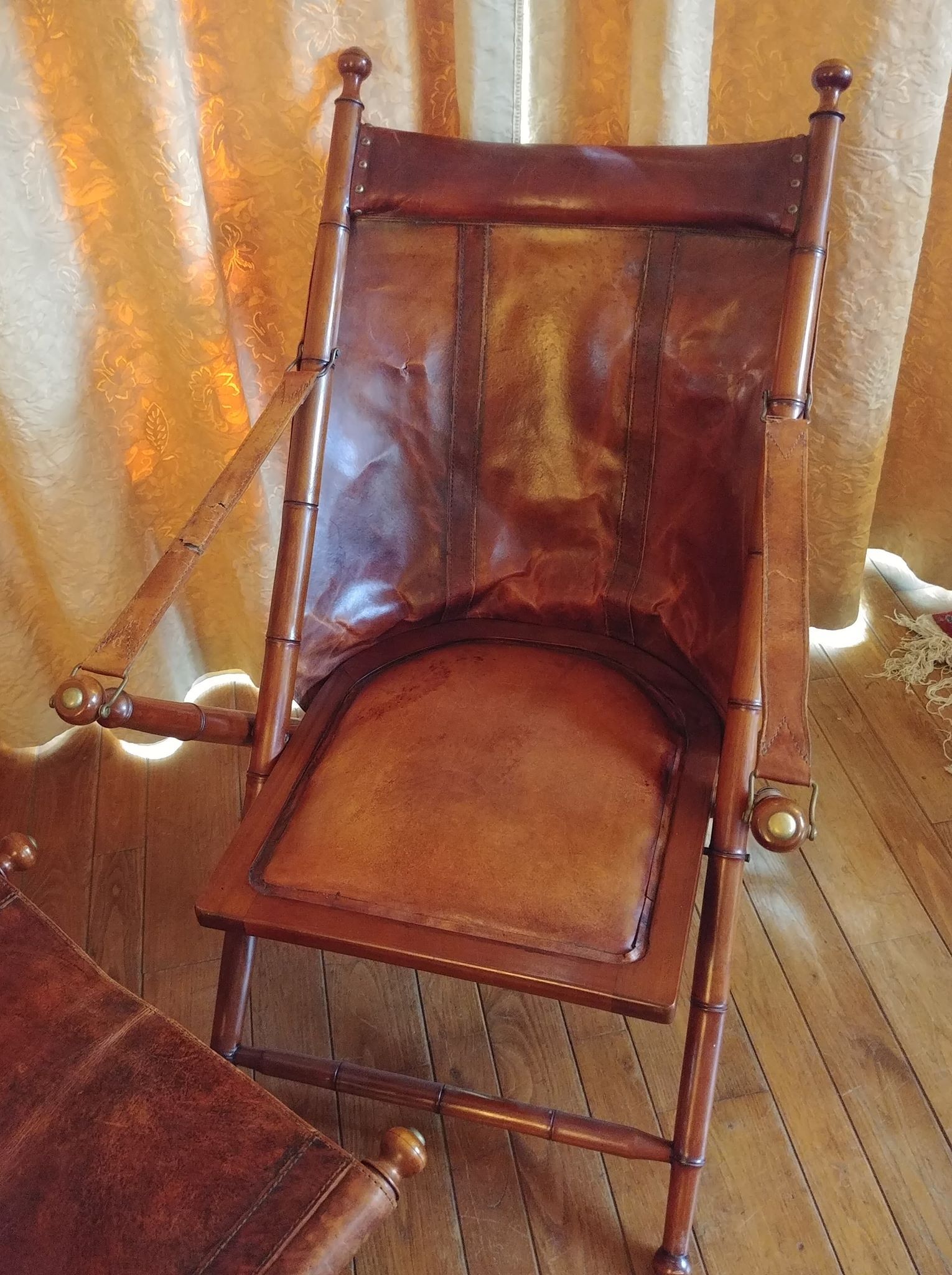 Leather folding armchair and footwork