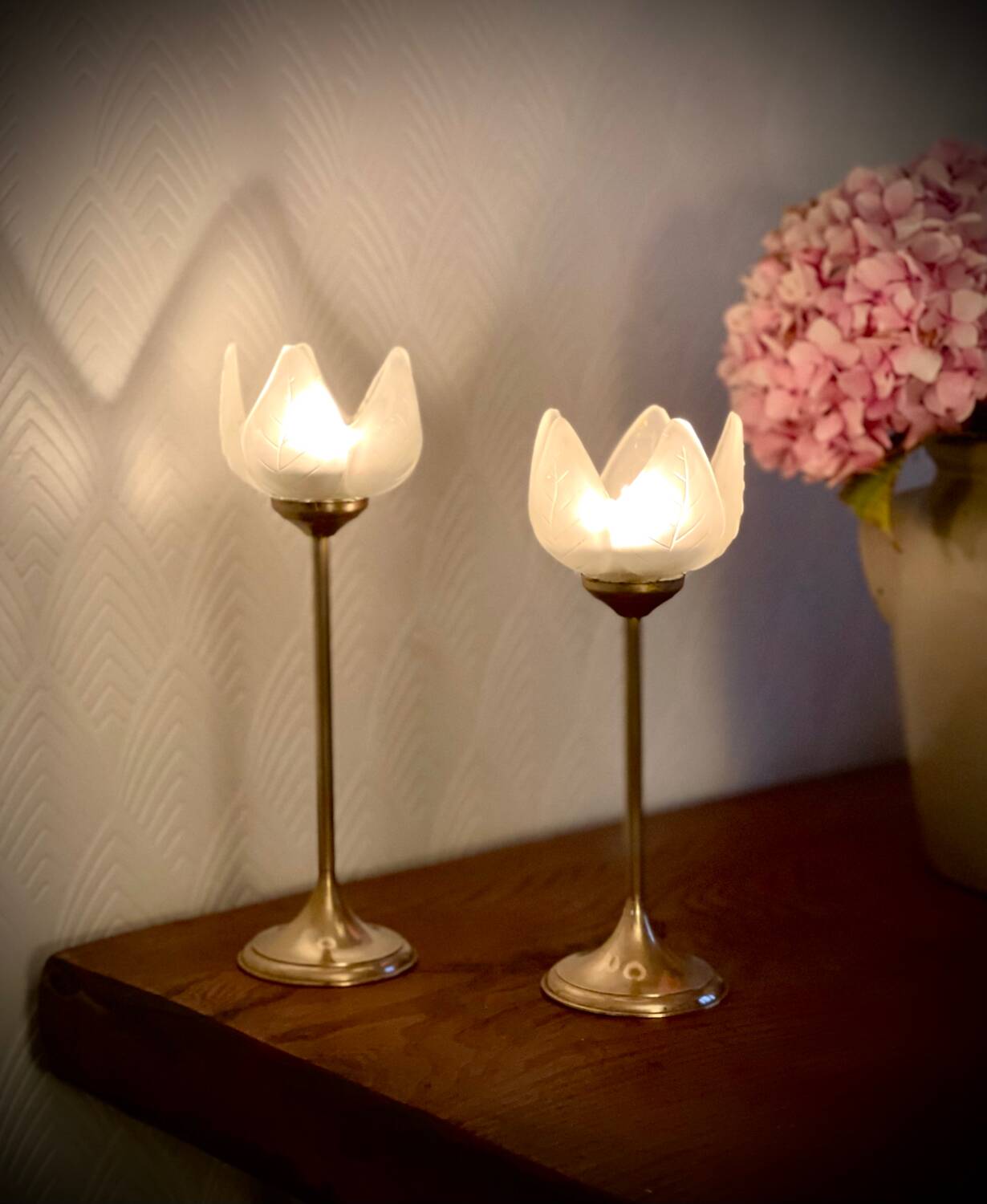 Pair of tulip-shaped candle holders in frosted glass and brass.