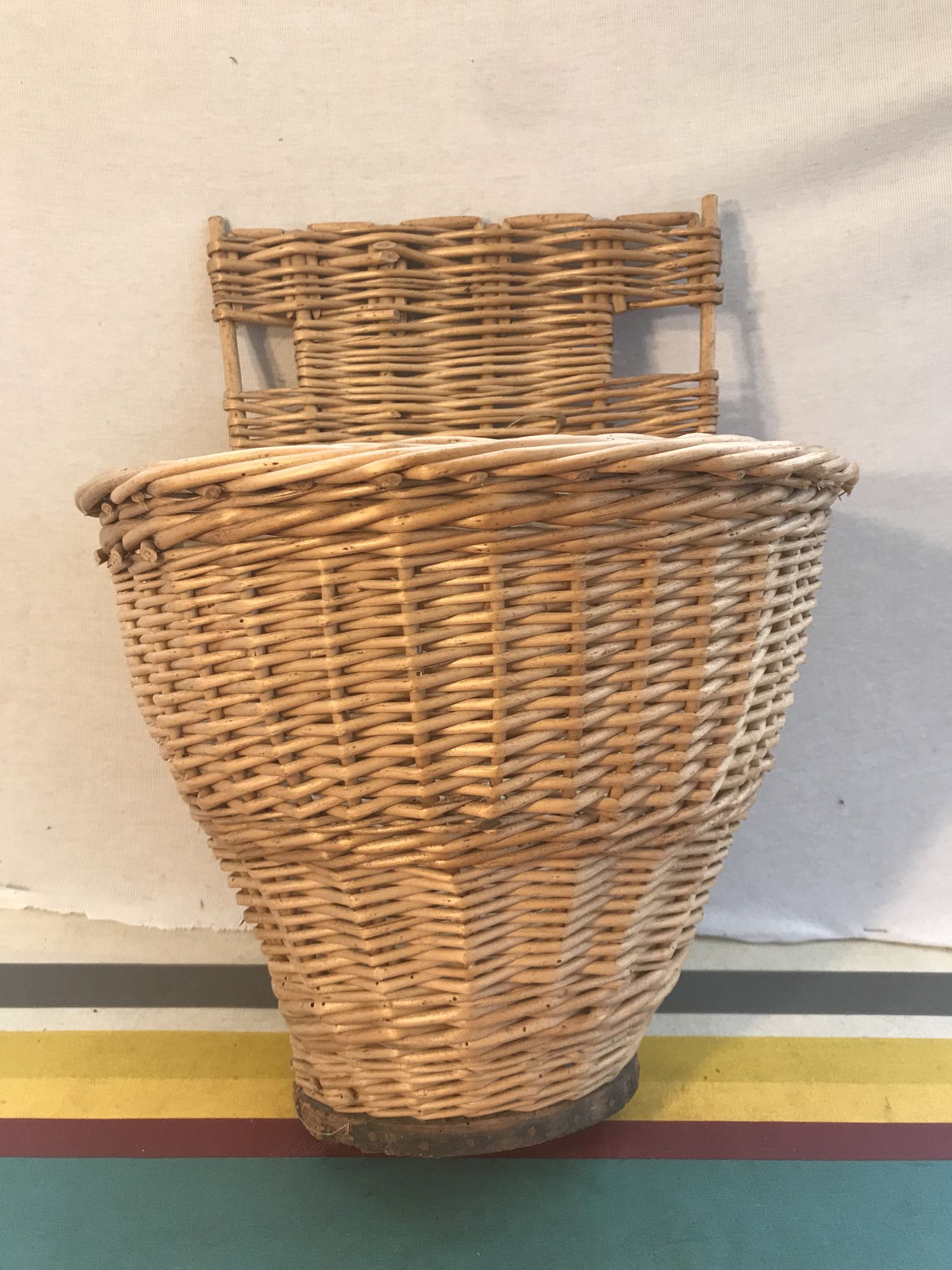 Old harvest basket picking in wick tressé vintage decoration
