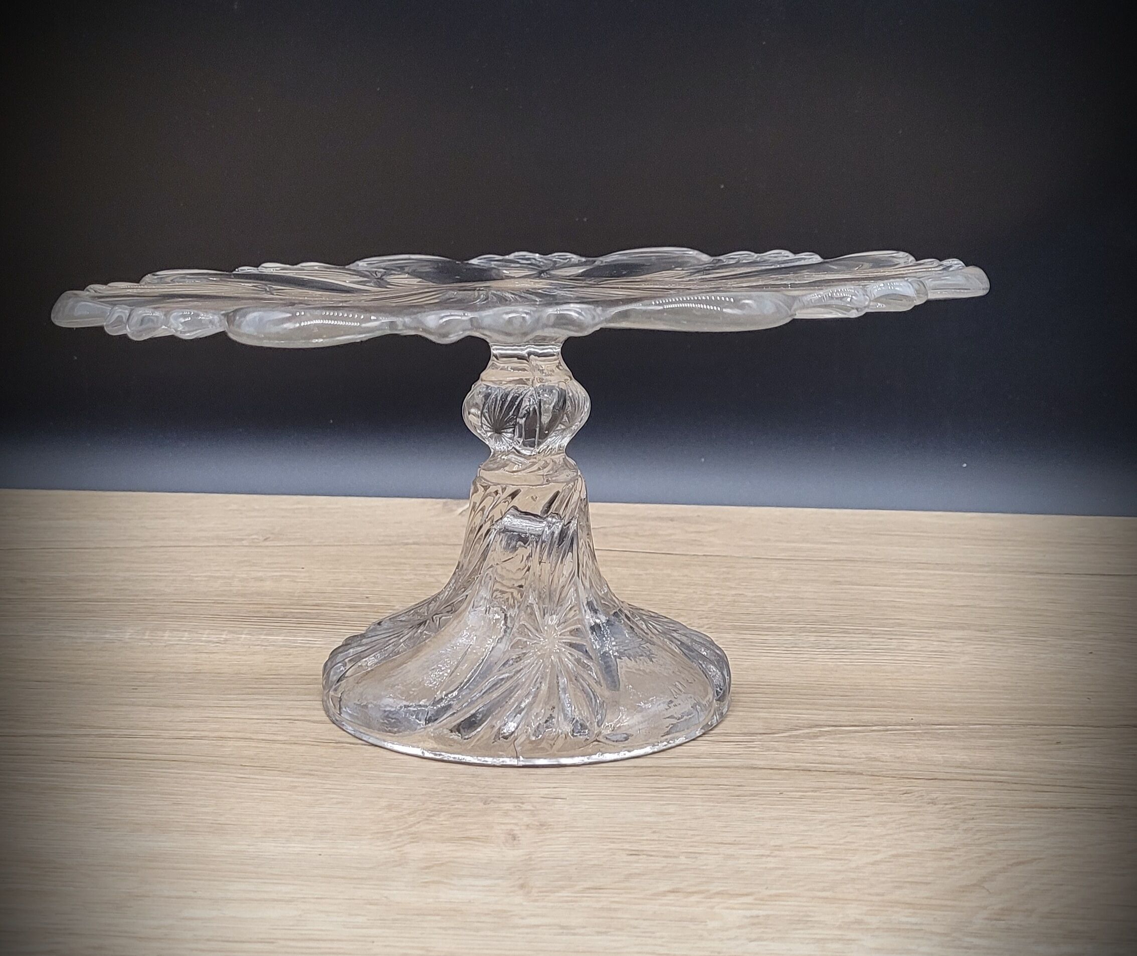 Transparent pedestal dish