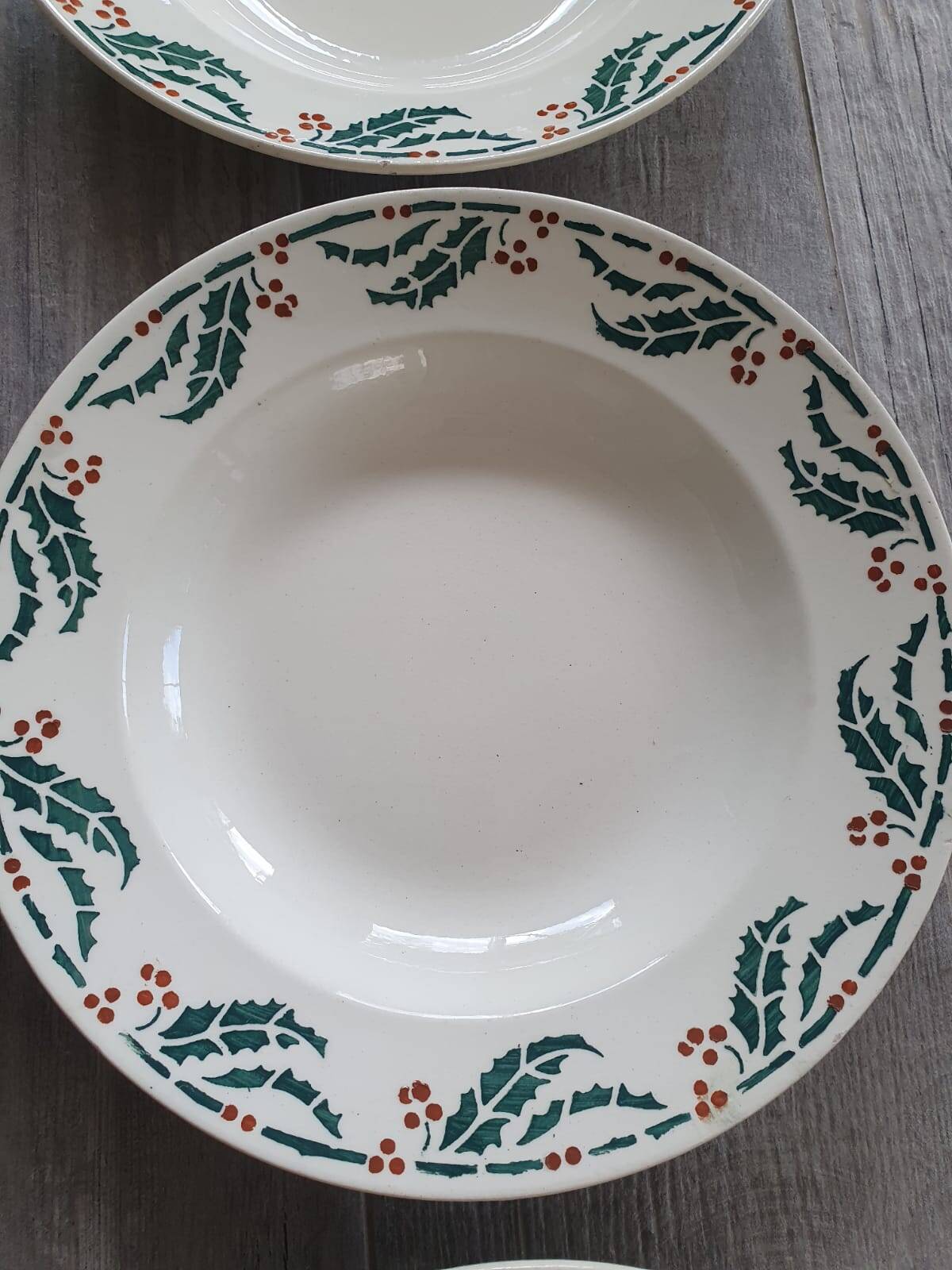 Lunéville holly soup plates