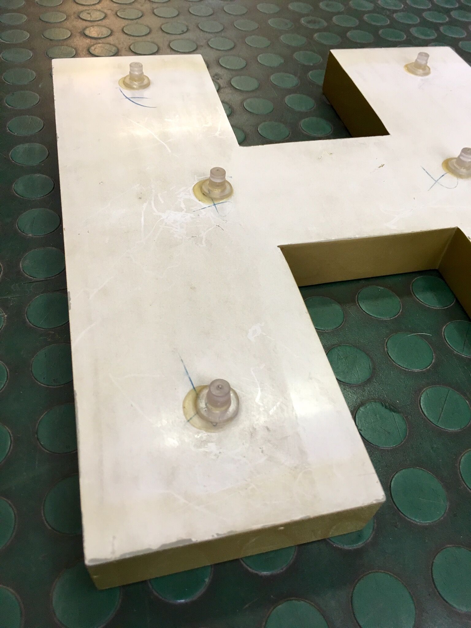 Golden sign letter h