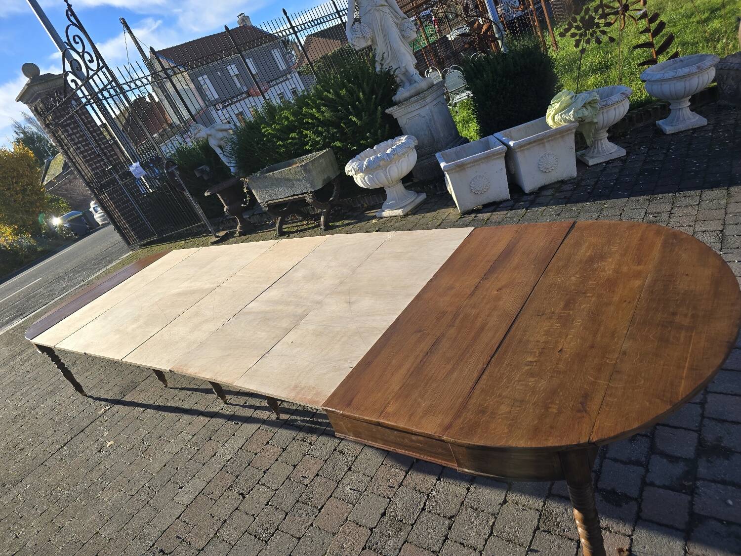 12-foot round oak table with 7 extensions / 20 people
