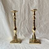 Paire d'anciens bougeoirs en laiton