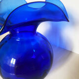 Vase en verre bleu