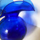 Vase en verre bleu