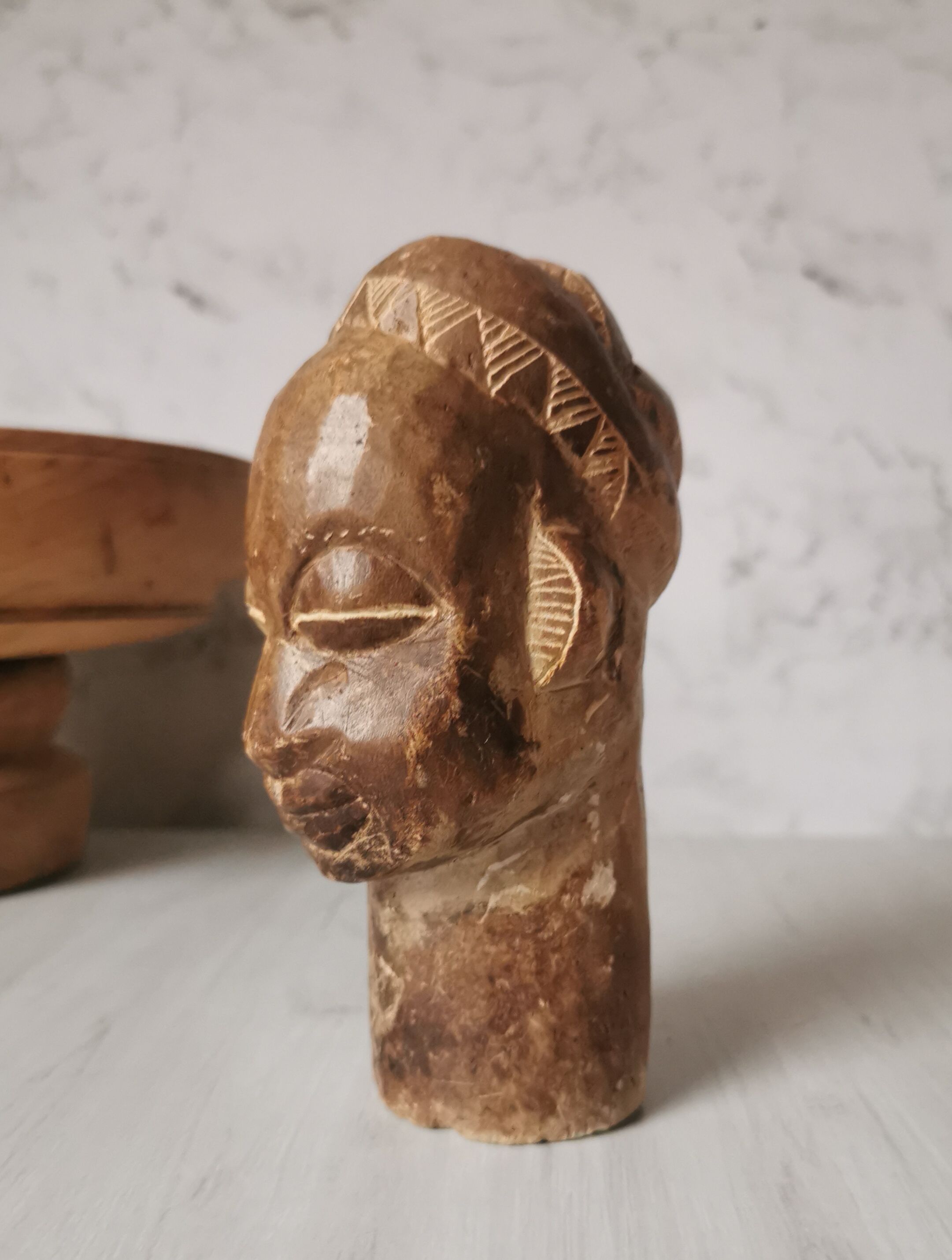 Statuette woman stone nbigou gabon