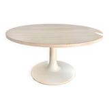Adjustable tulip foot table