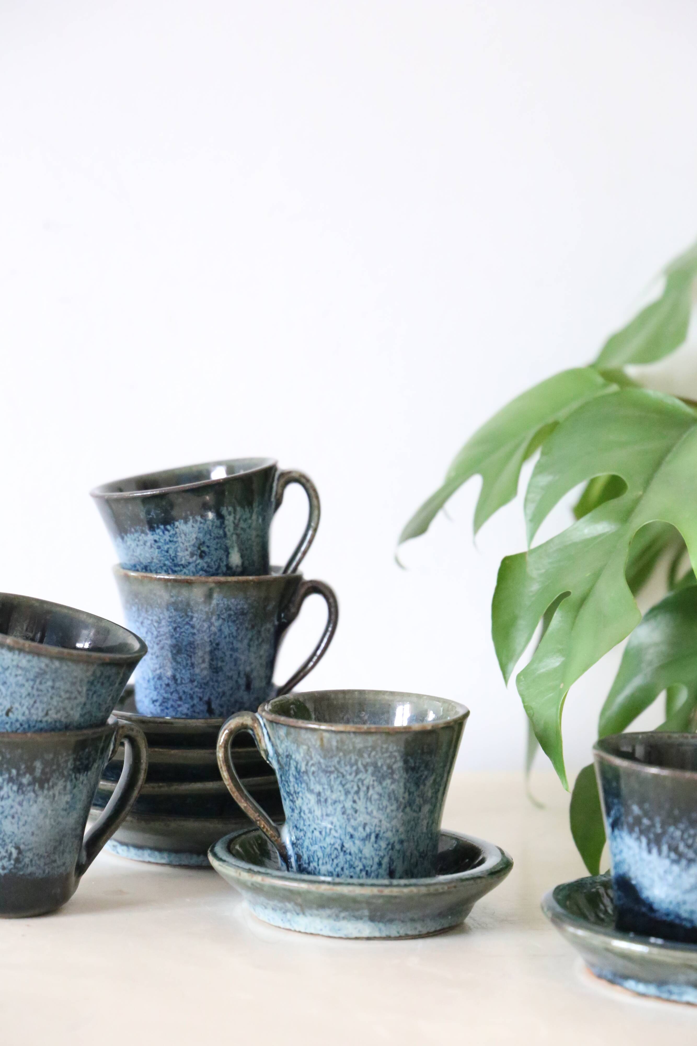 Serving of 6 cups and under cups in stoneware, Manziat, vintage