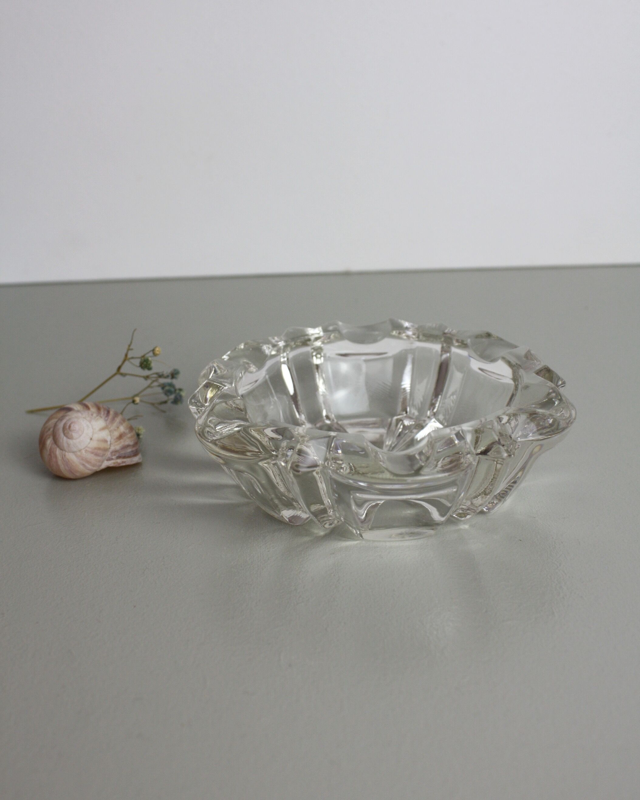 Cendrier en cristal en forme de fleur