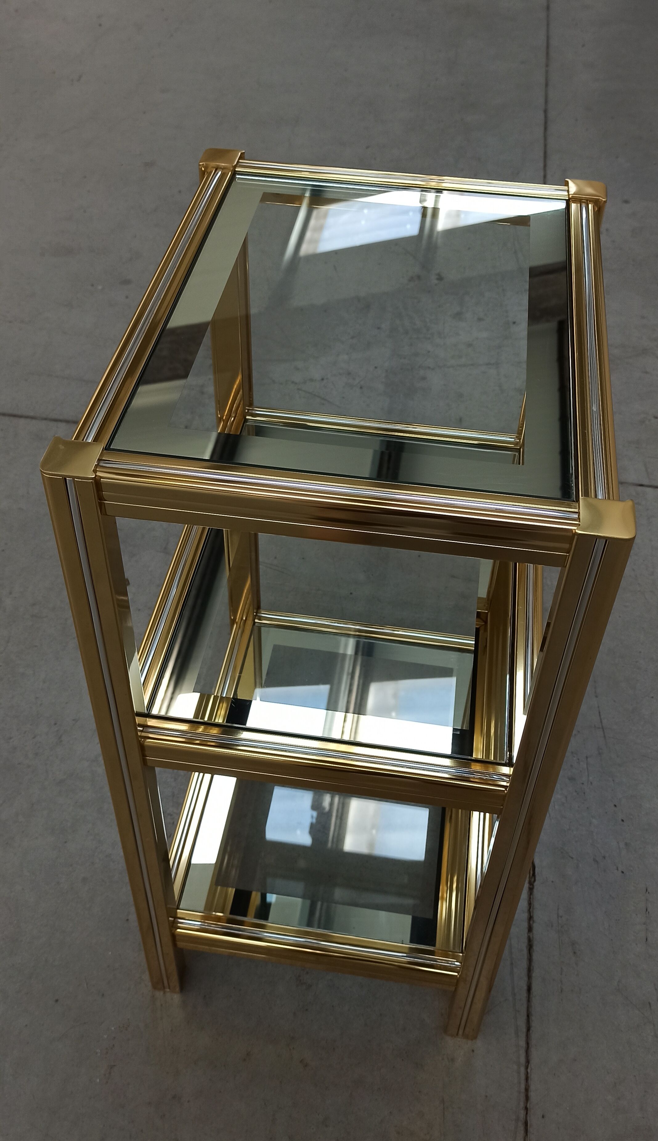 70's design fifth wheel shelf