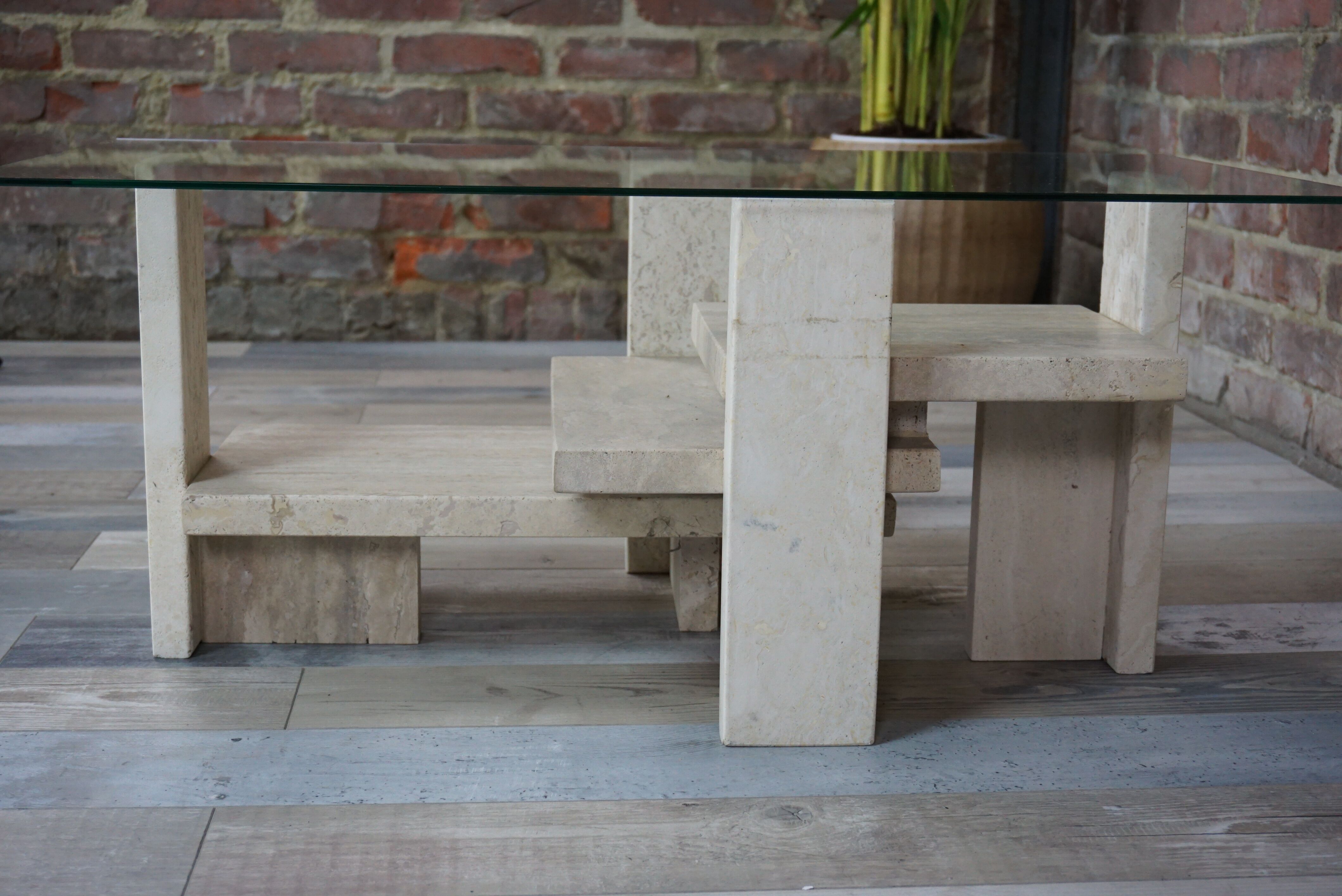 Table basse en travertin et verre design Willy Ballez