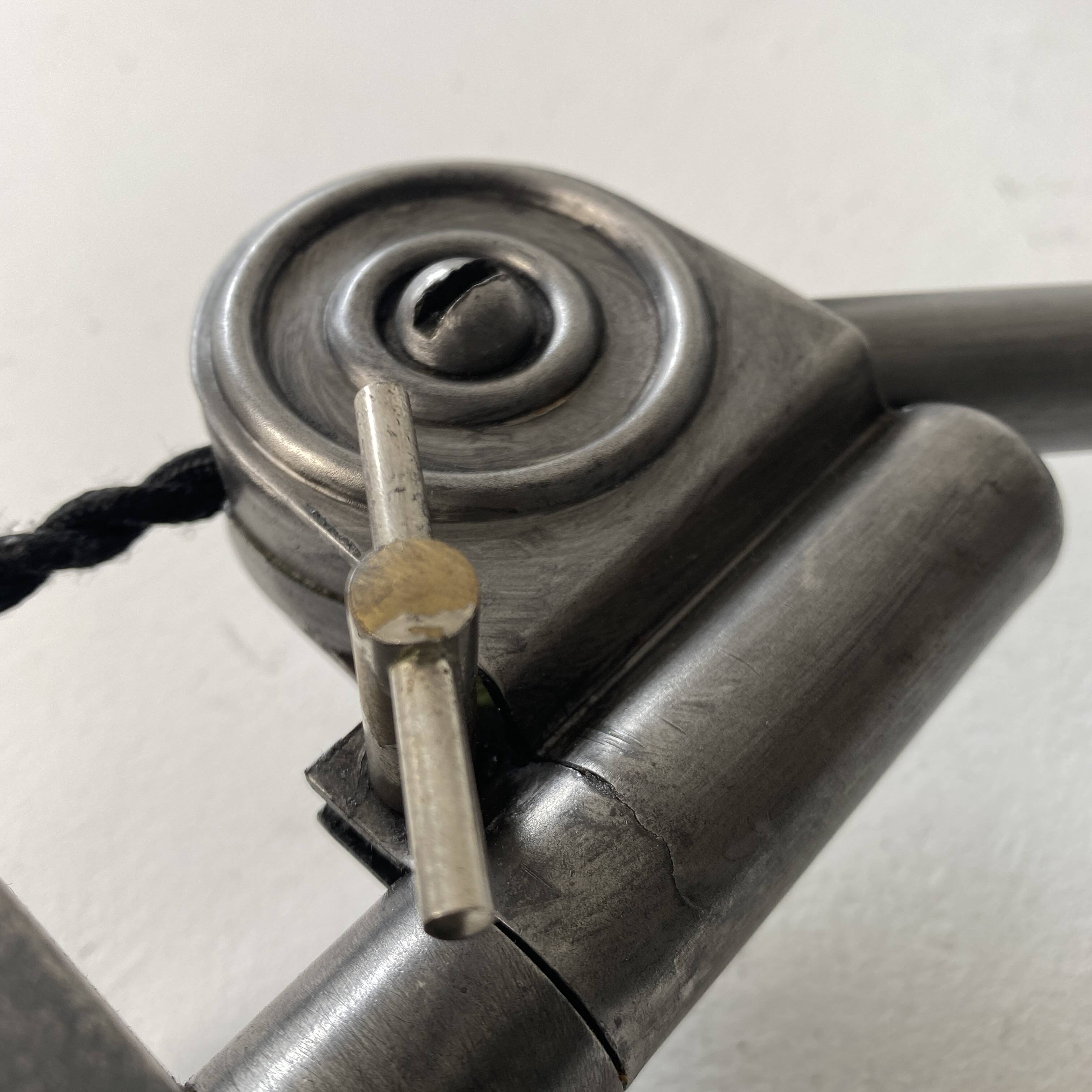 Ancienne lampe applique d’atelier bauhaus hala 122