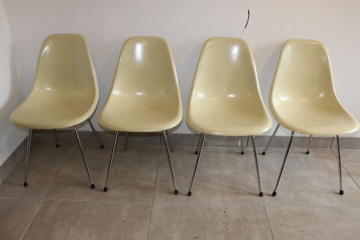 4 Herman Miller cream Eames shell chairs
