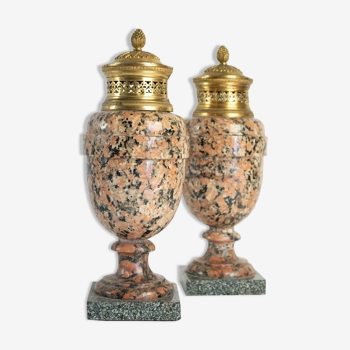 Pair of cassolettes in pink granite and gilded bronze