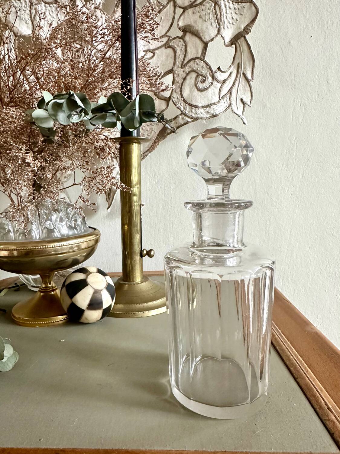 Glass bottle and its glass stopper