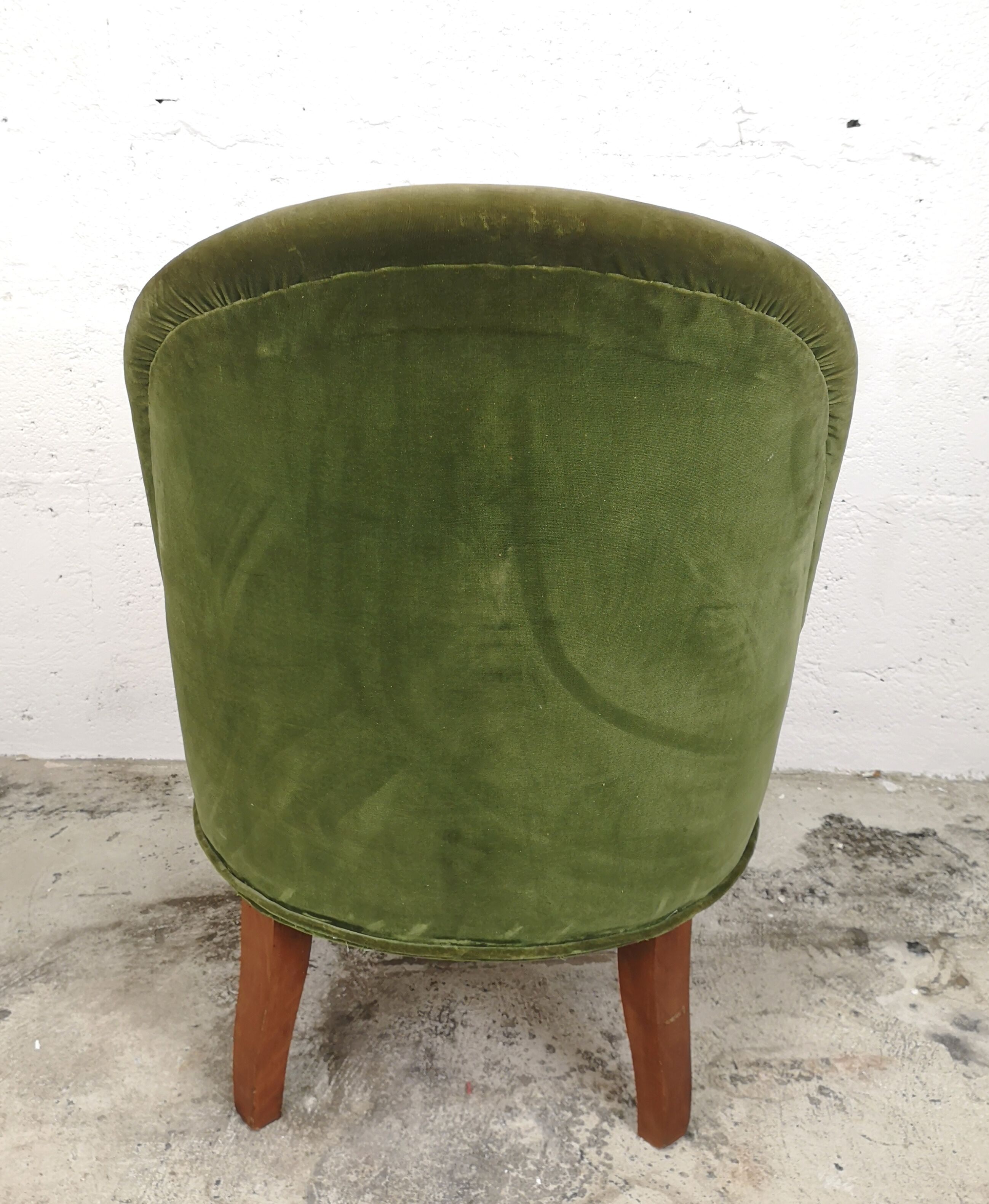 Armchair green toad