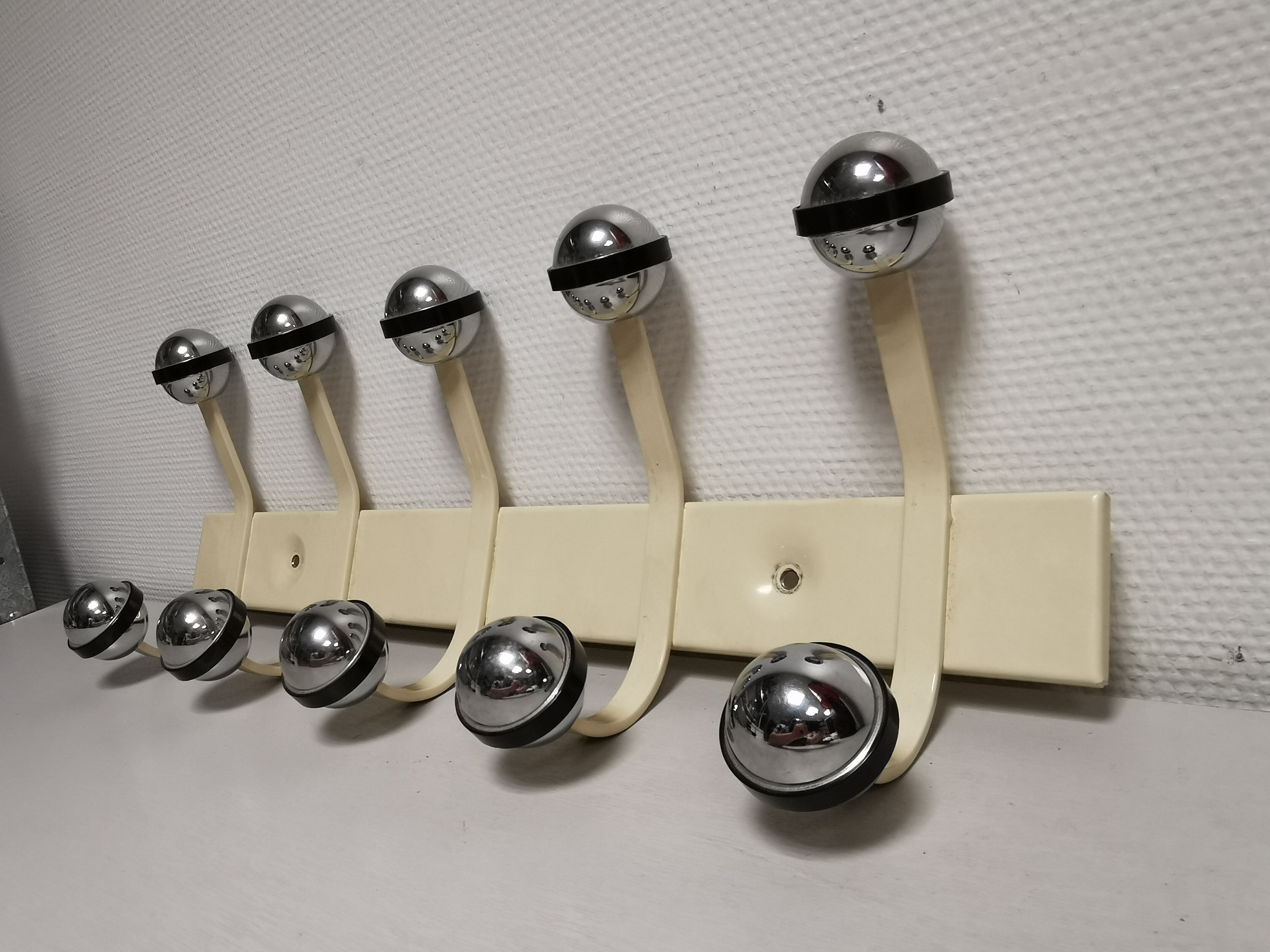 POrte Coats, design of the 70s. ball hooks