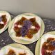 5 assiettes en barbotine