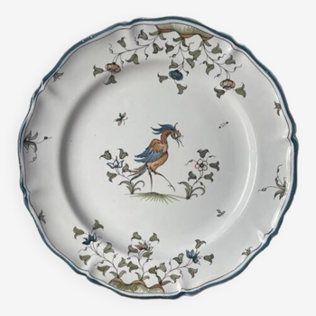 Moustier decorative earthenware plate, hand painted. Floral and bird patterns. Signed Féret.
