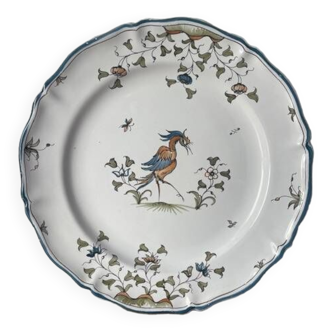 Moustier decorative earthenware plate, hand painted. Floral and bird patterns. Signed Féret.