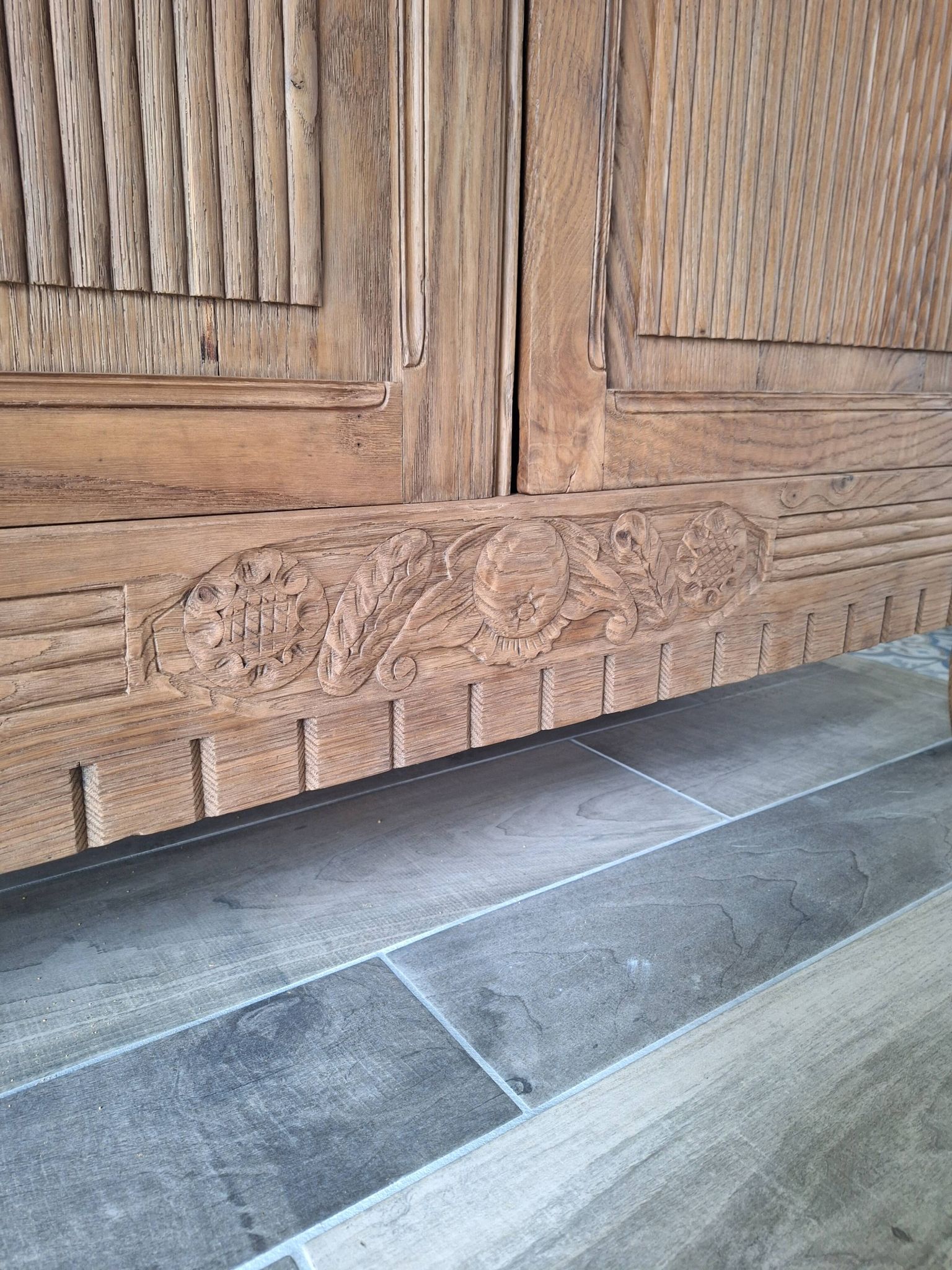 Wardrobe, oak linen cupboard from 1920.