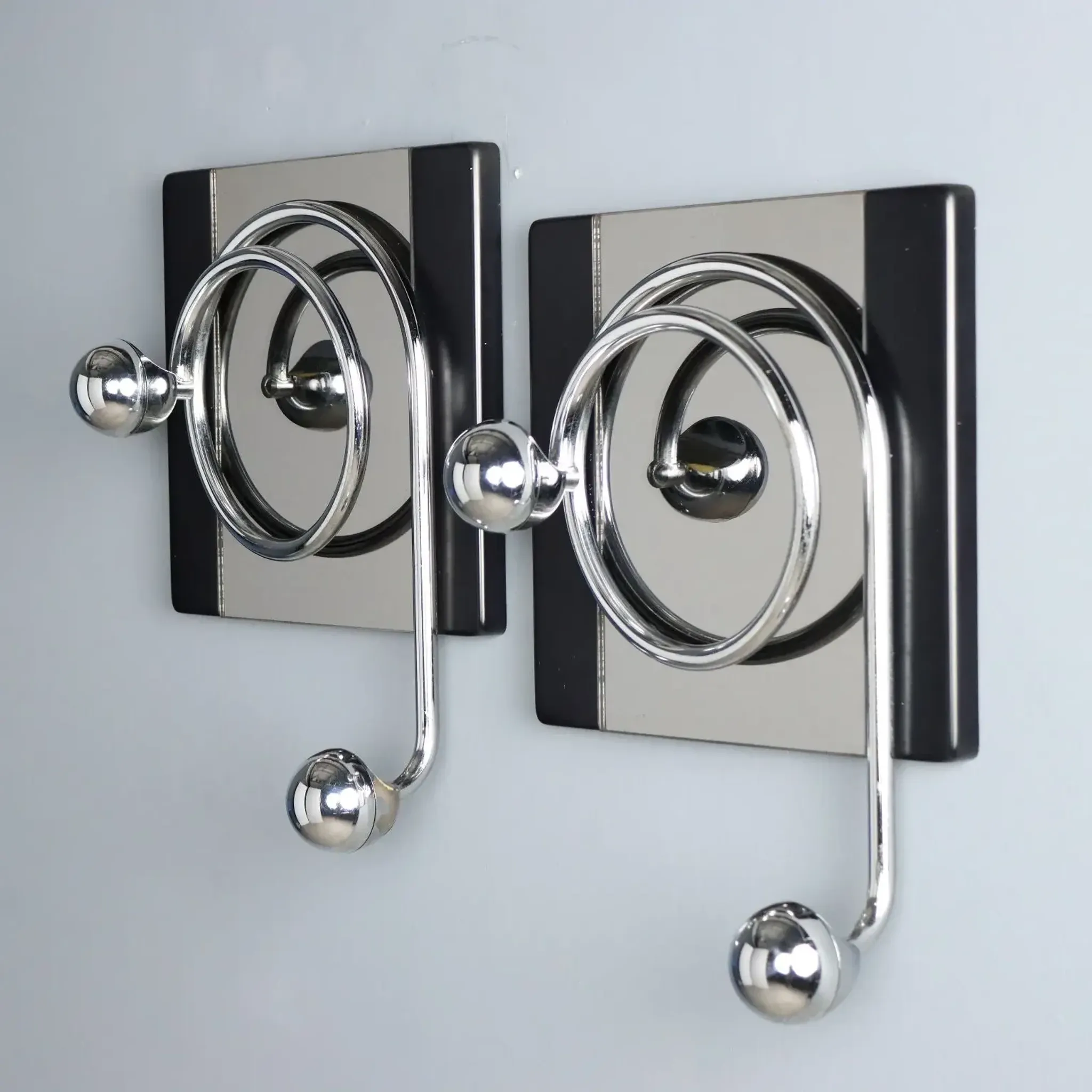 Vintage coat rack in chrome metal and plastic, Italian design from the 1970s.