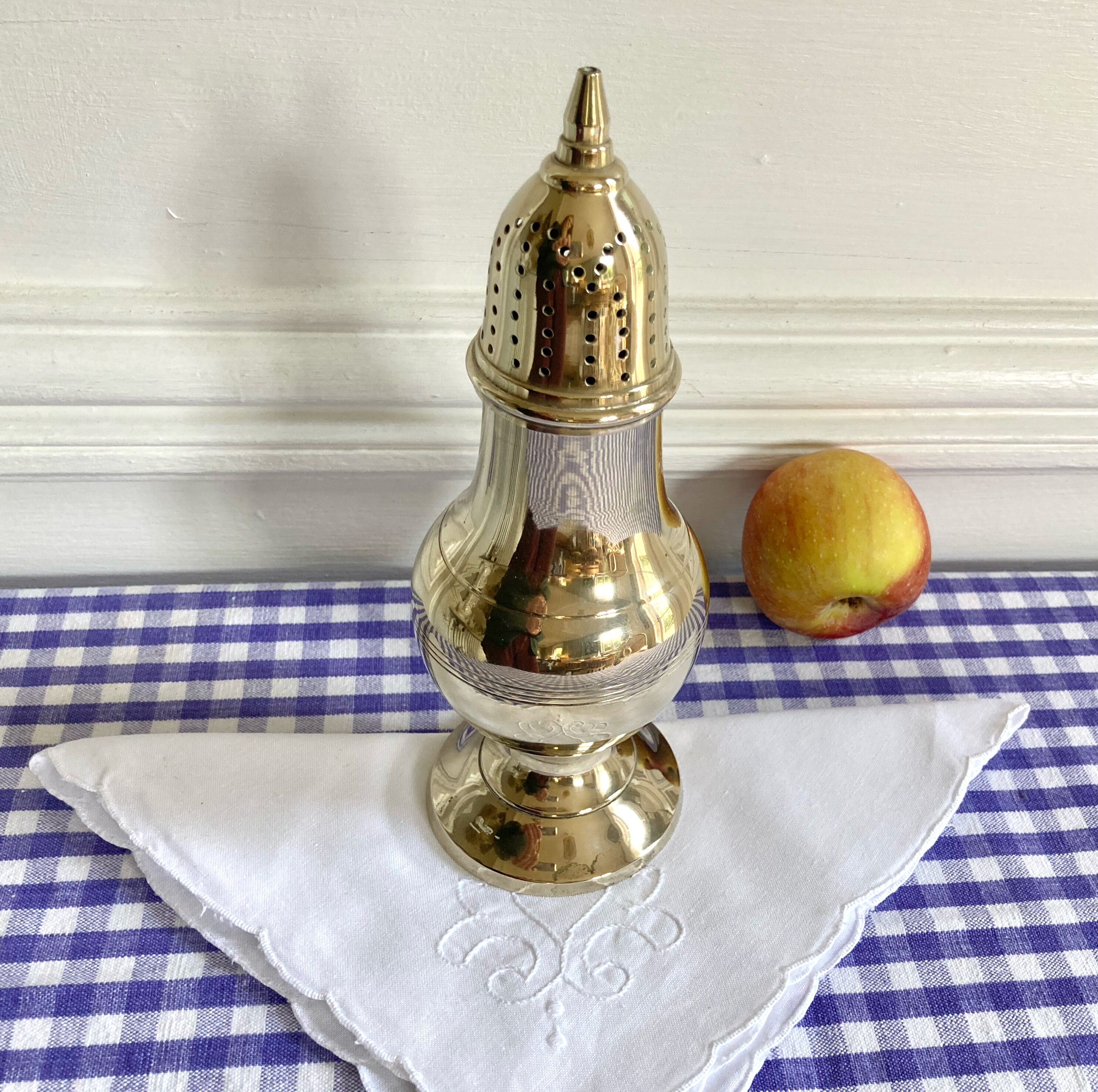 Sugar sprinkler silver metal