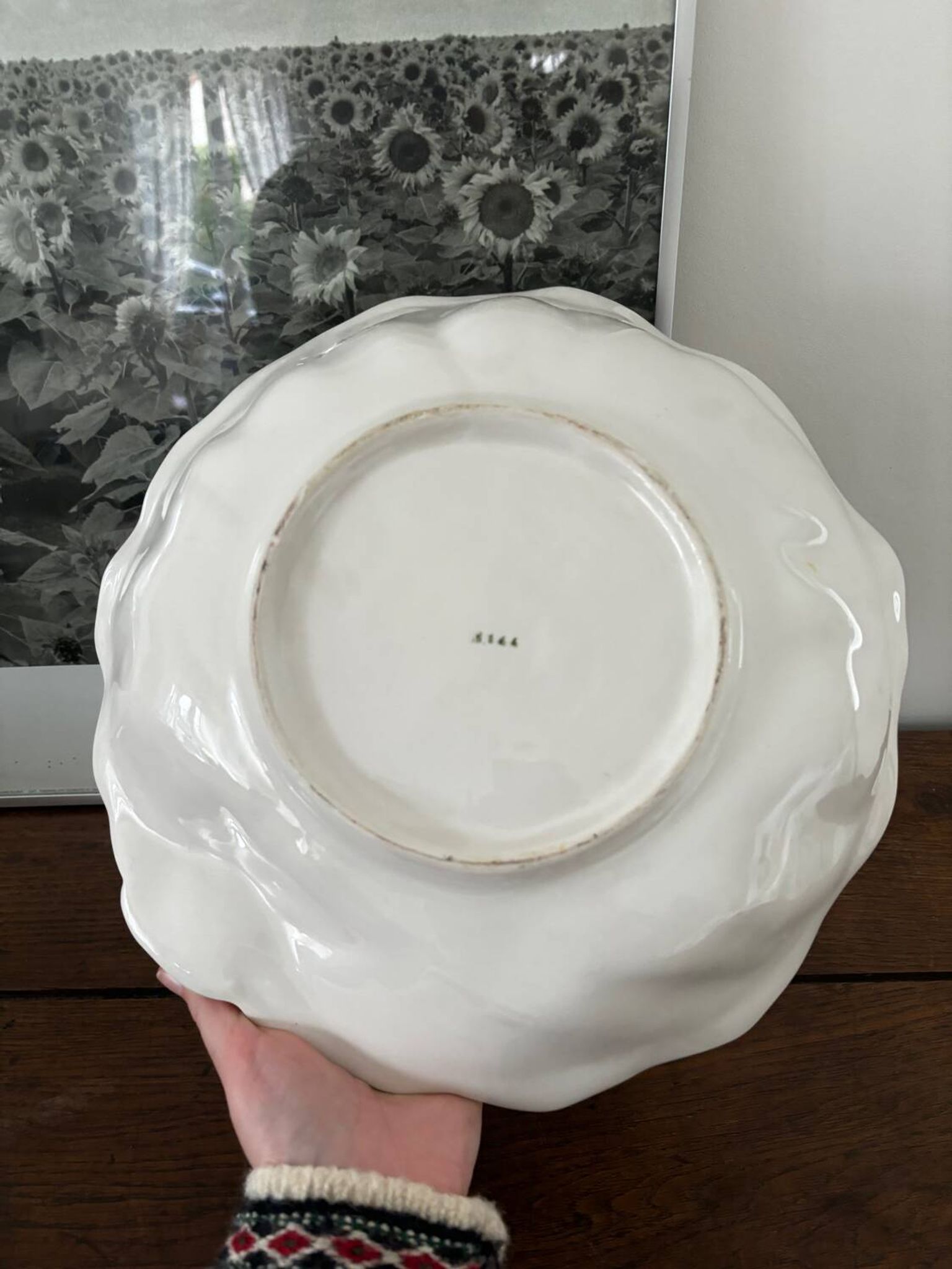 Vintage hollow dish and its 6 strawberry slip bowls