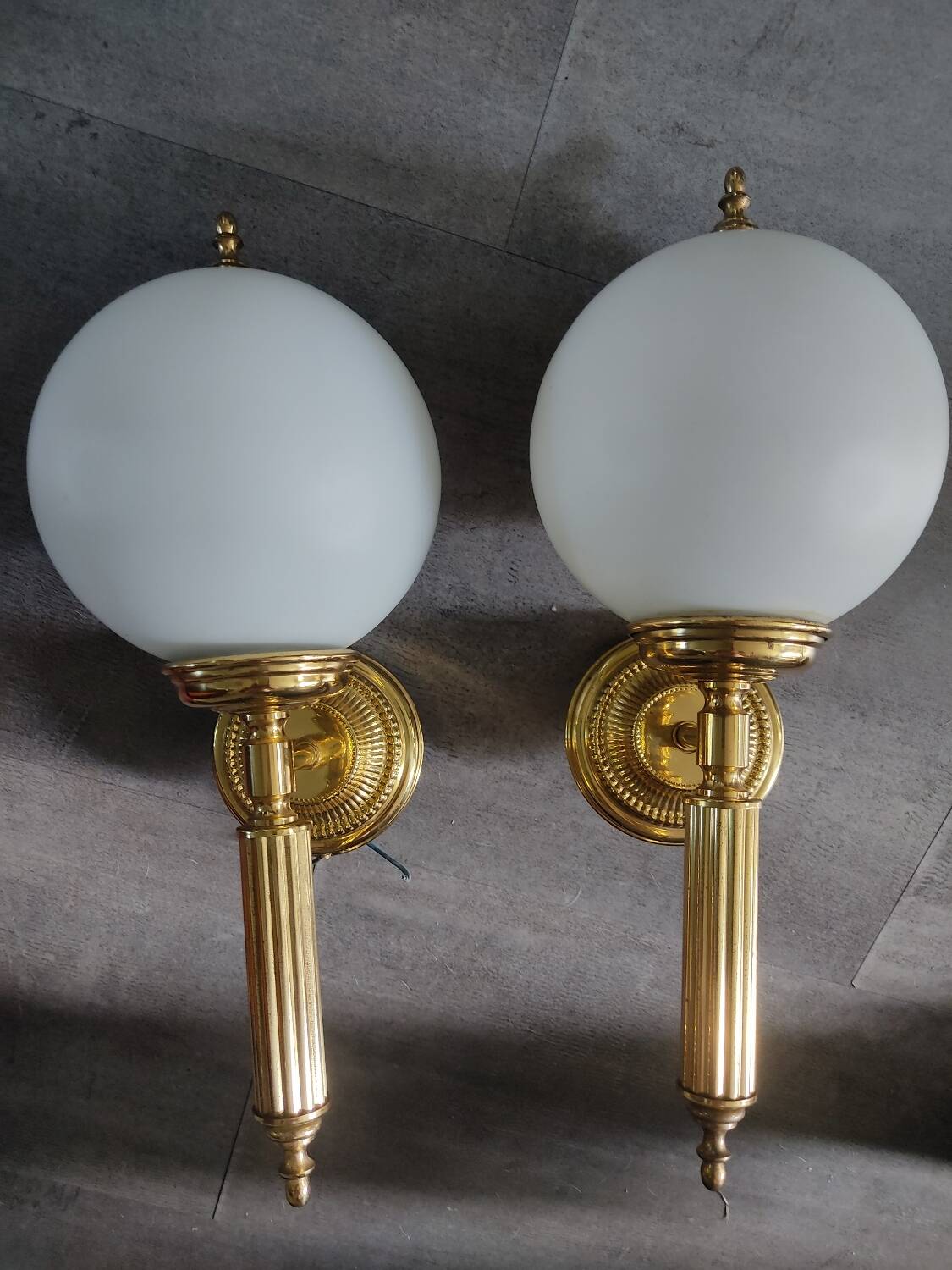 Pair of Art Deco style wall lights in brass and milk glass Sölken Leuch