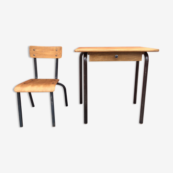 Vintage desk and chair for children between 3 and 5 years old