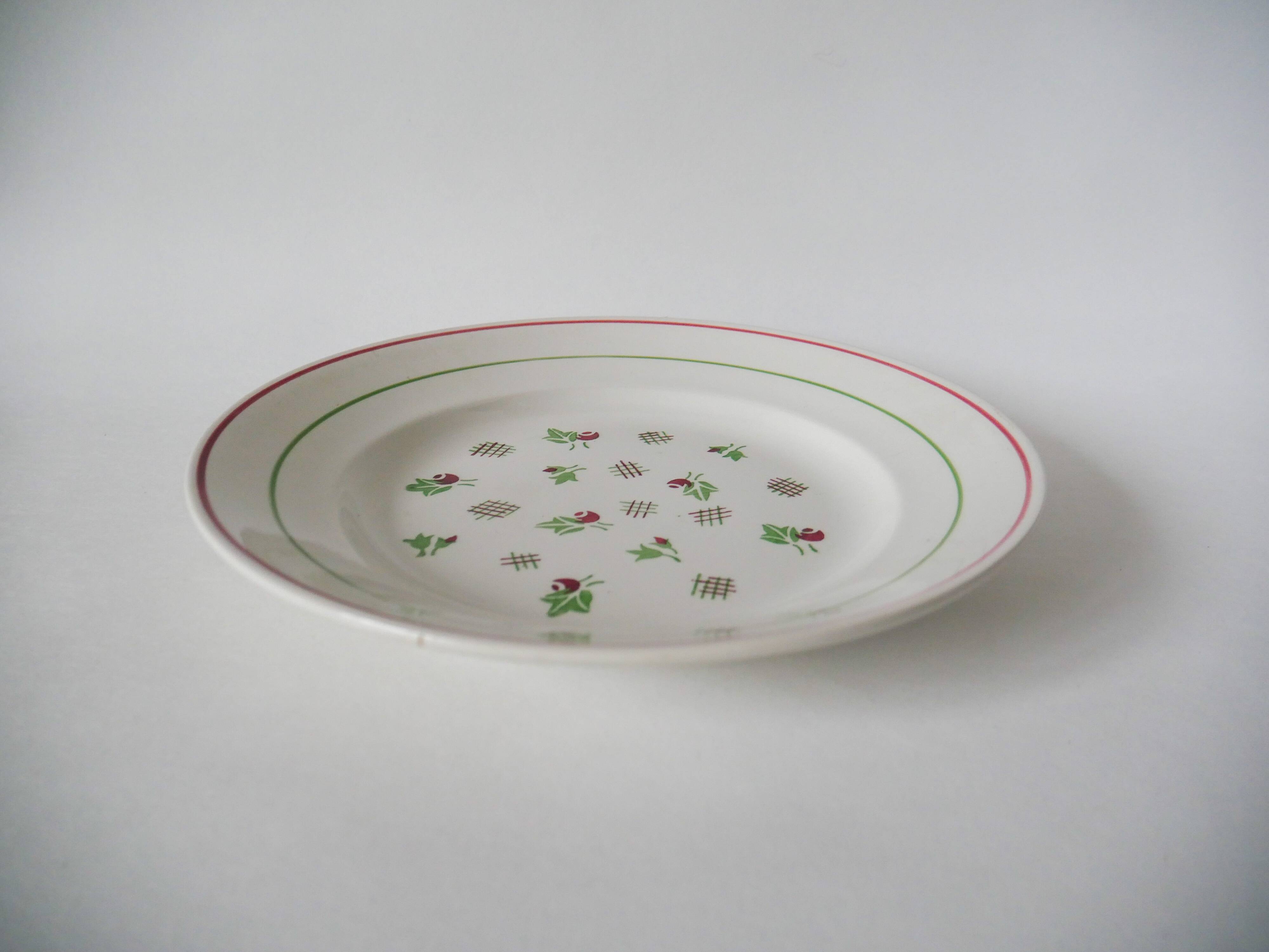 Round digoin sarreguemines dish pink and green 1940