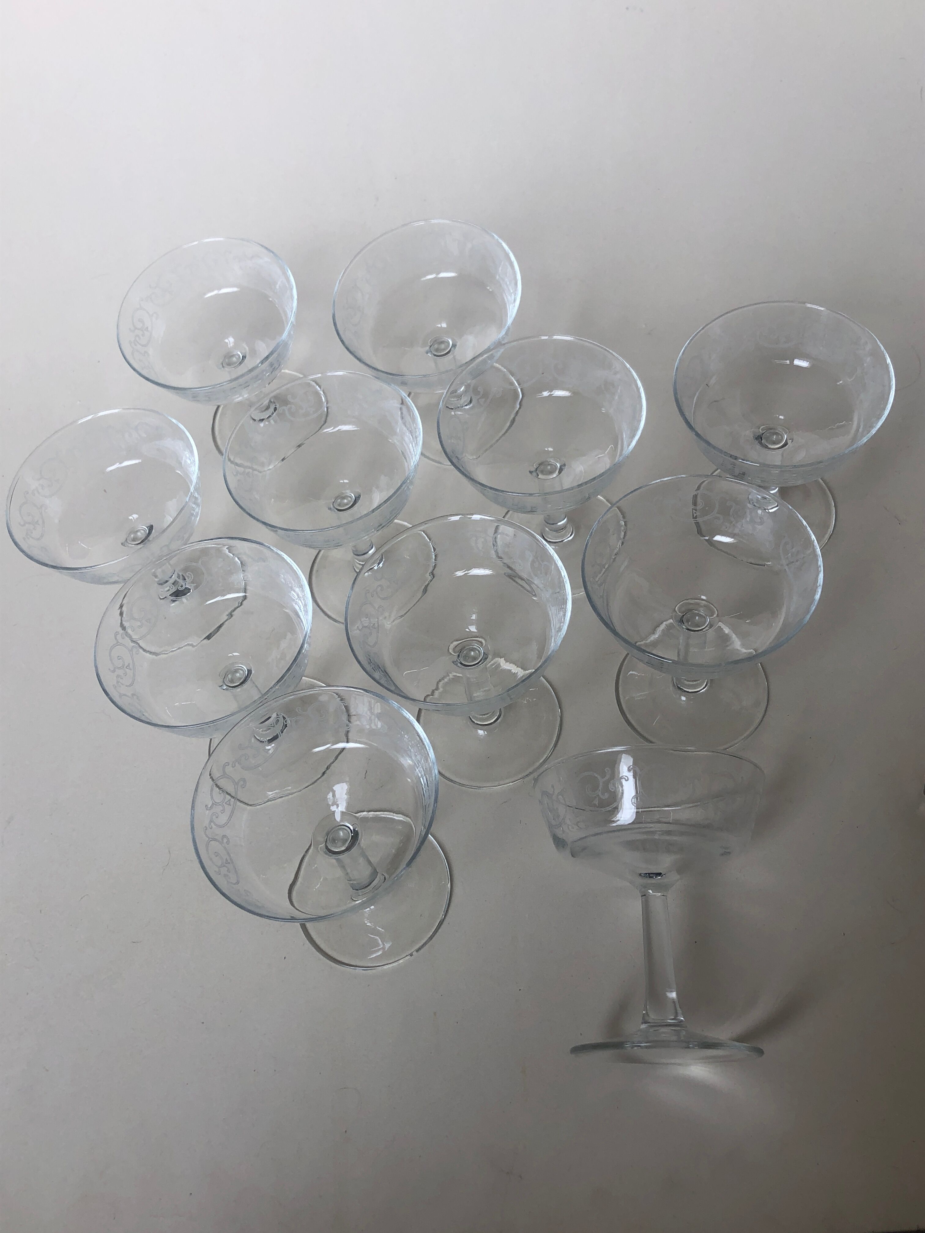 Set of 11 cups to serious champagne edged swirls white