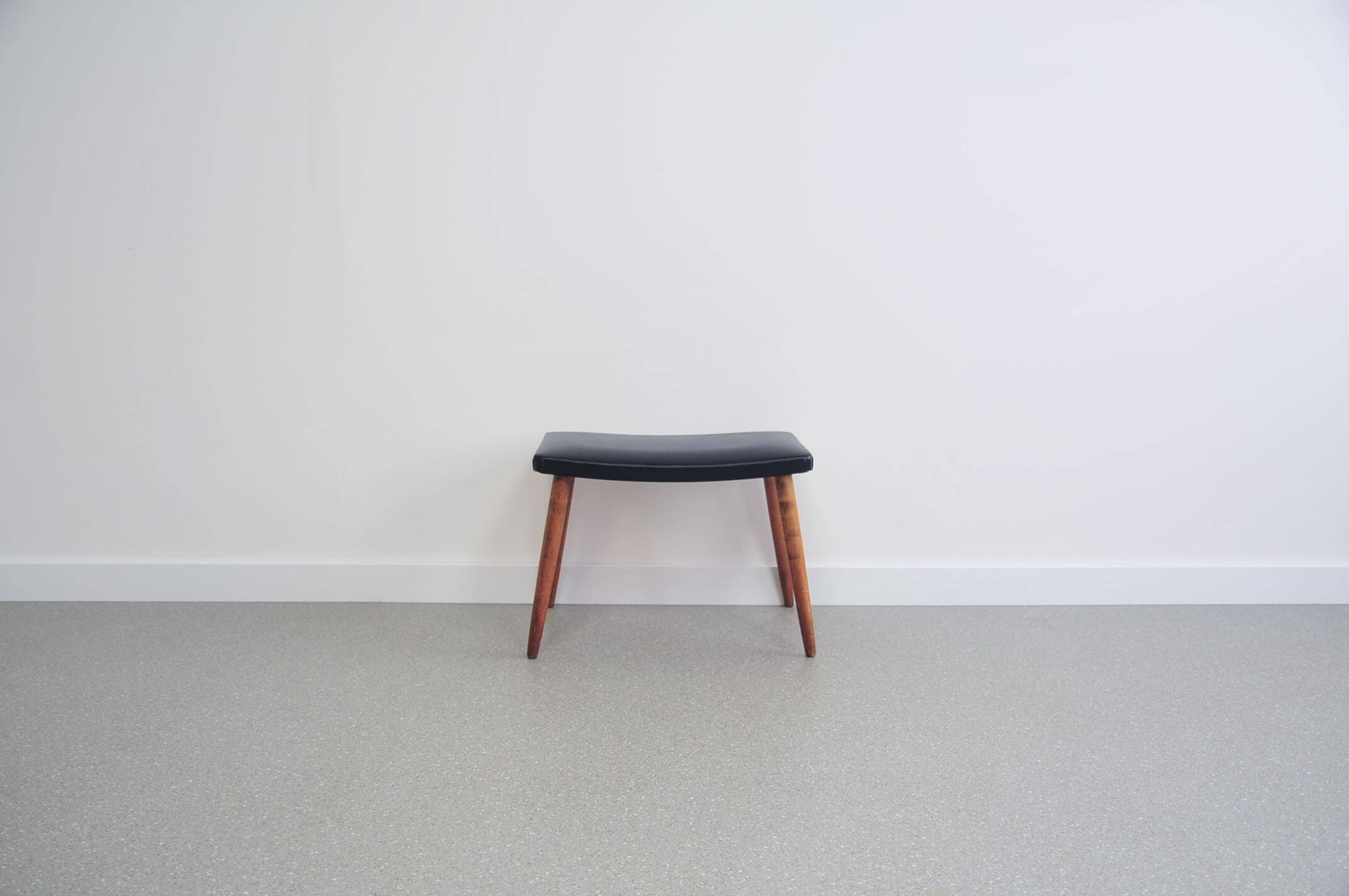 Tabouret en teck et cuir