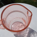 Pichet en verre rose