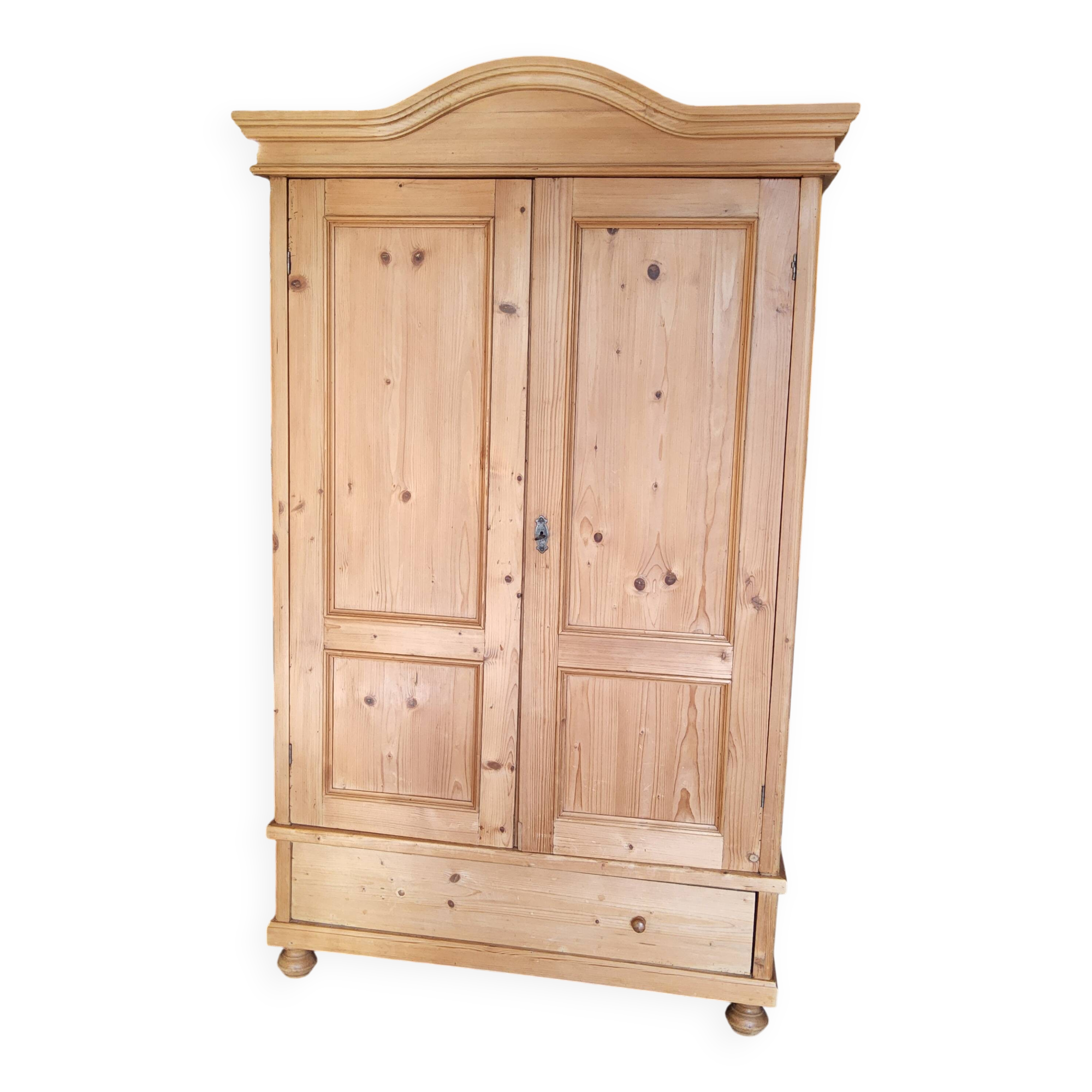 Armoire en pins