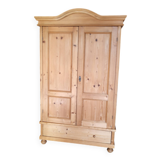 Armoire en pins