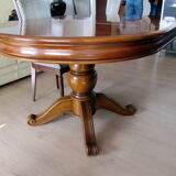 Table diameter 115 cm solid wood, excellent condition sold with 2 extensioncords of 40 cm each and 6 chairs style in excellent condition.