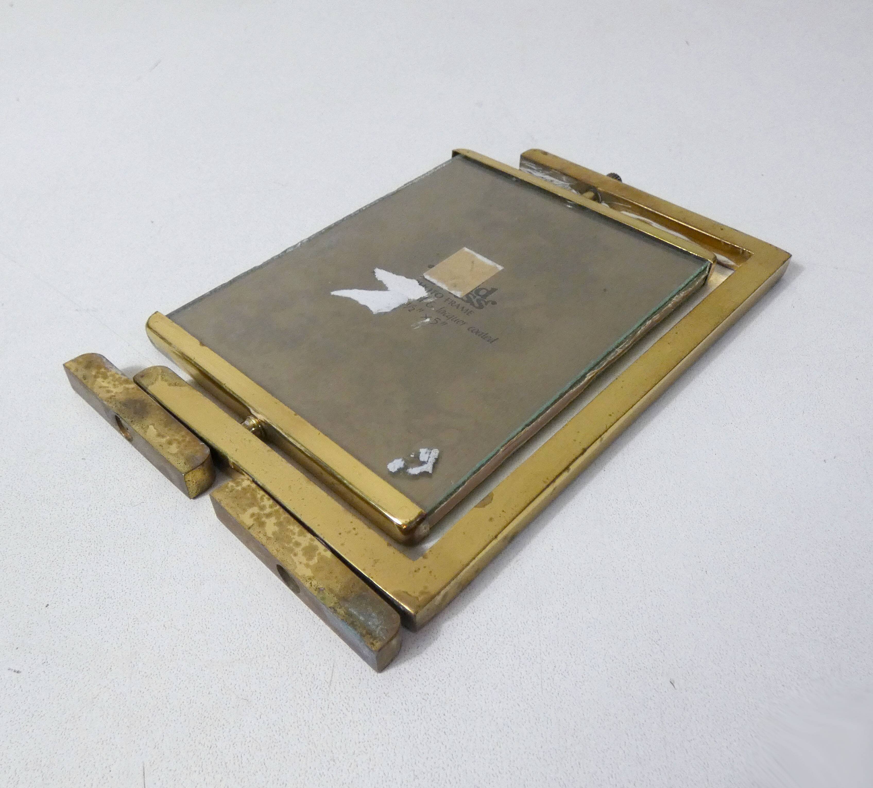 Double-sided carousel photo frame in gold metal