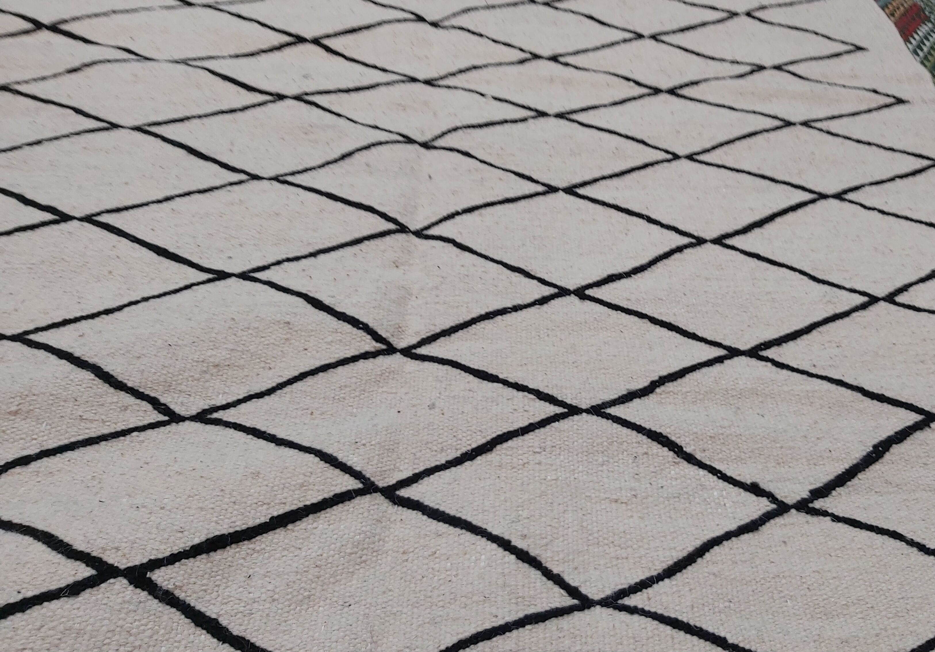 Handmade handmade Berber beige and black carpet in pure wool 216x147cm