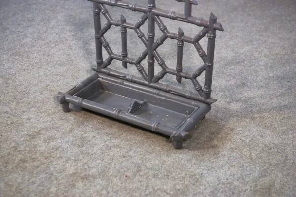 Porte-parapluie en fonte émaillée gris 1940’s