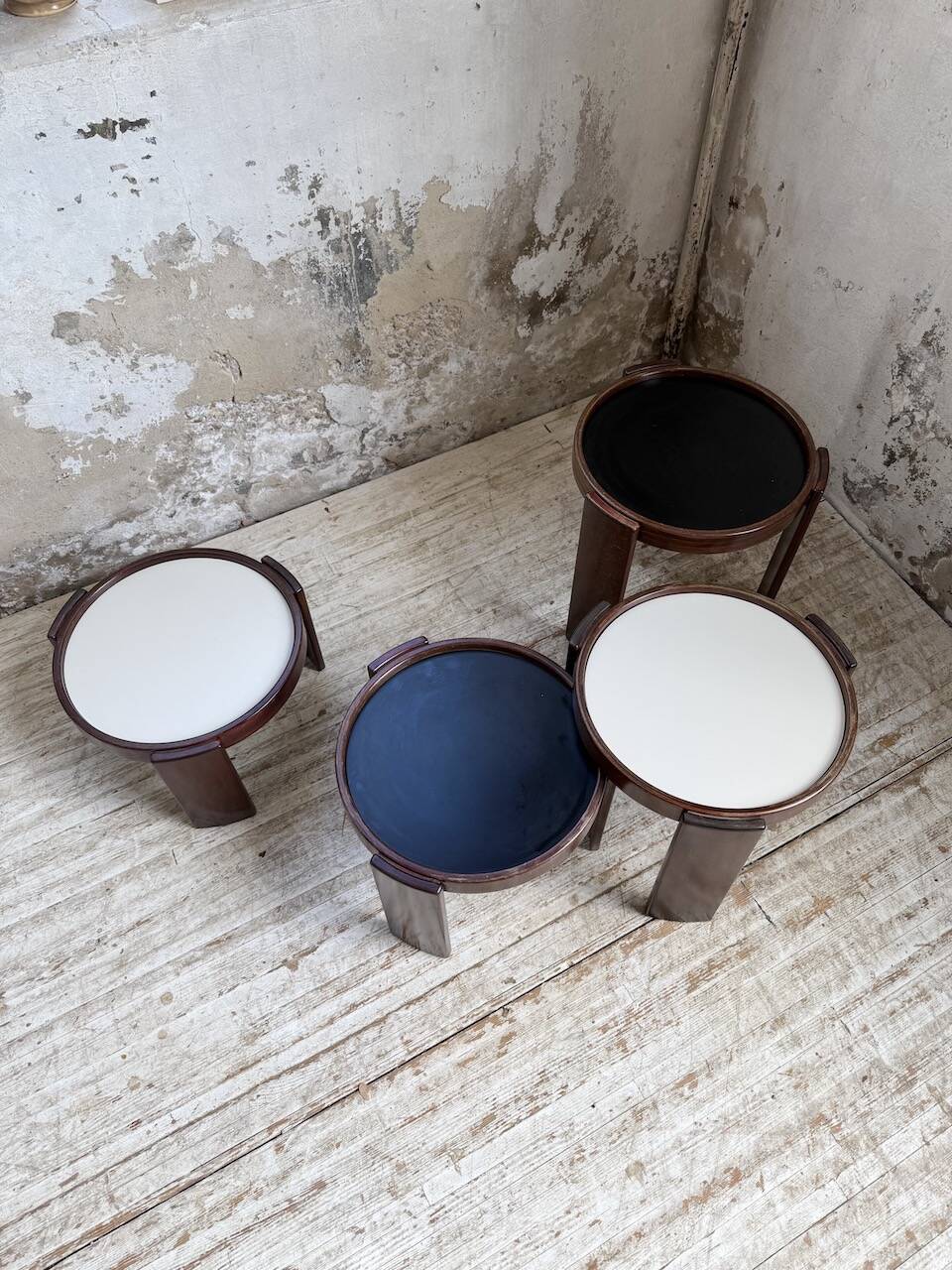 Nido 780 G stackable coffee tables. Frattini for Cassina