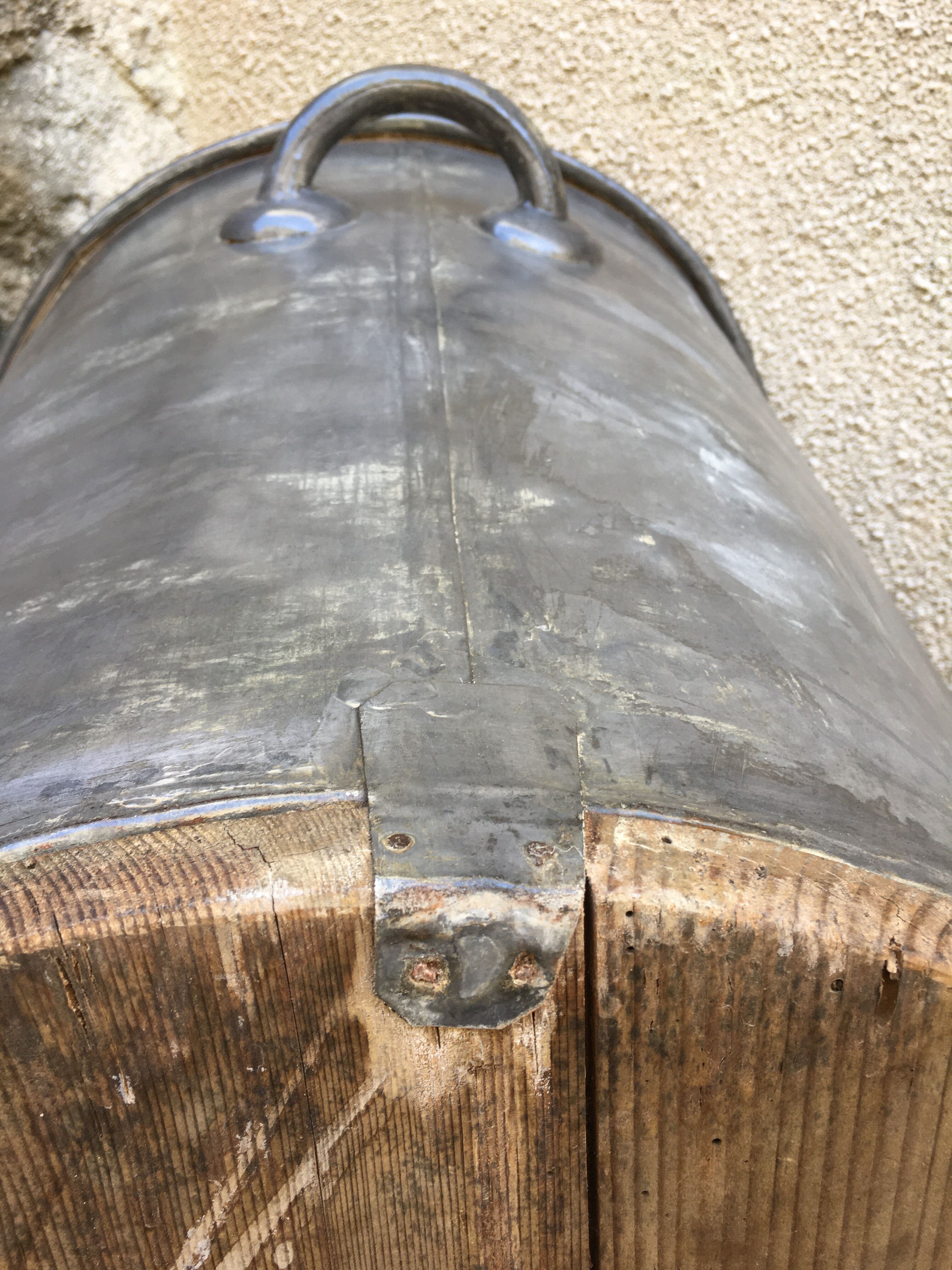 Baignoire en zinc socle bois XIXème siècle