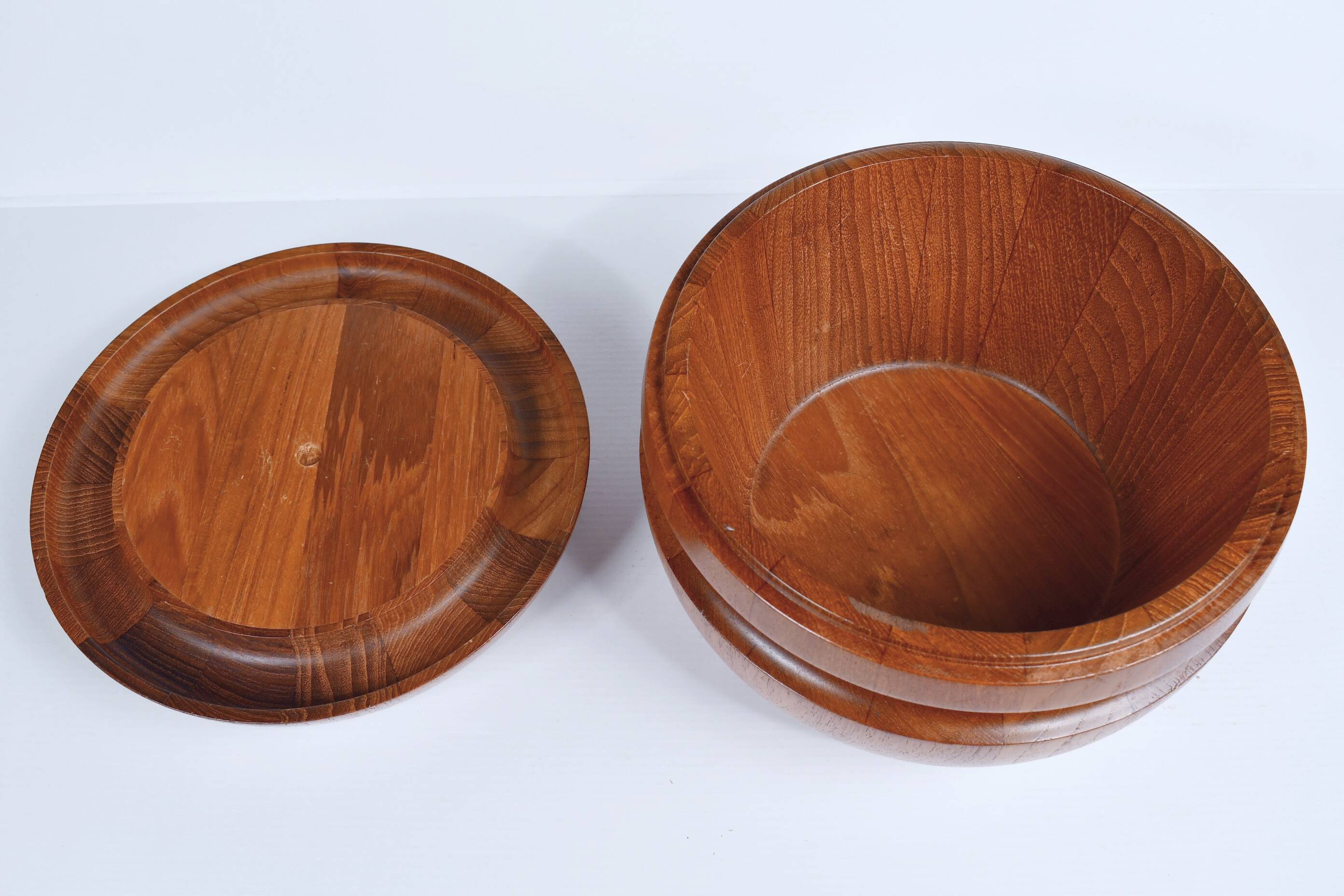 Solid teak bowl with lid. Denmark 1960s (2)