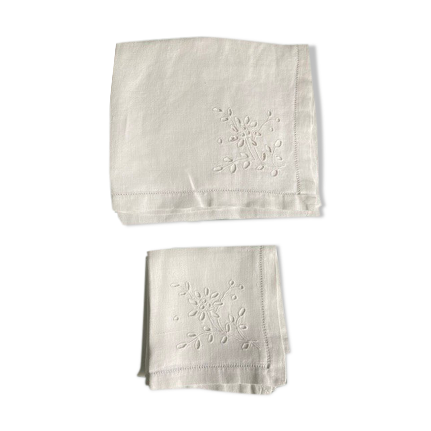 Embroidered tea tablecloth and towels