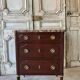 Petite commode de style Louis XVI 20e siècle