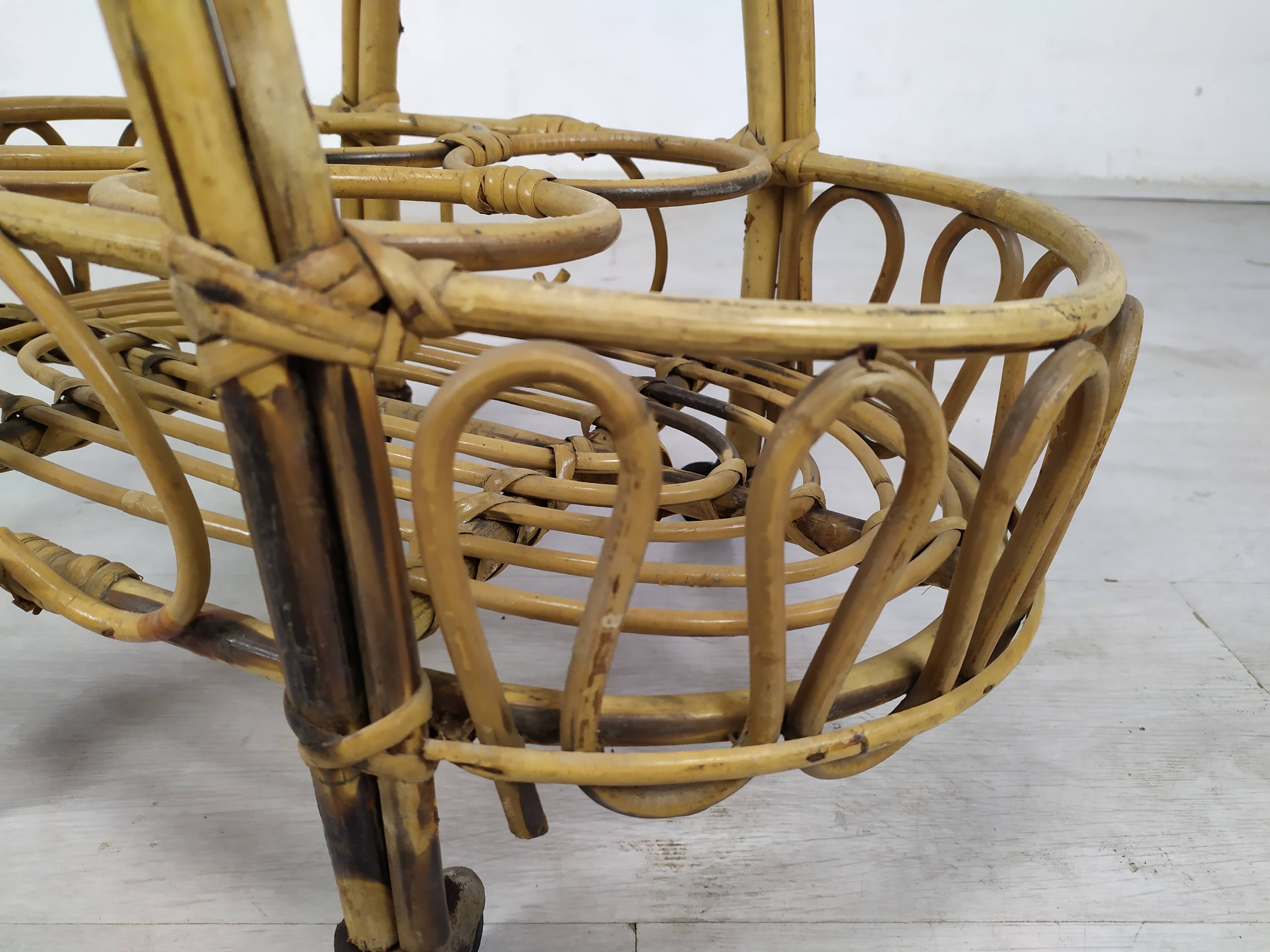 Rattan bar service