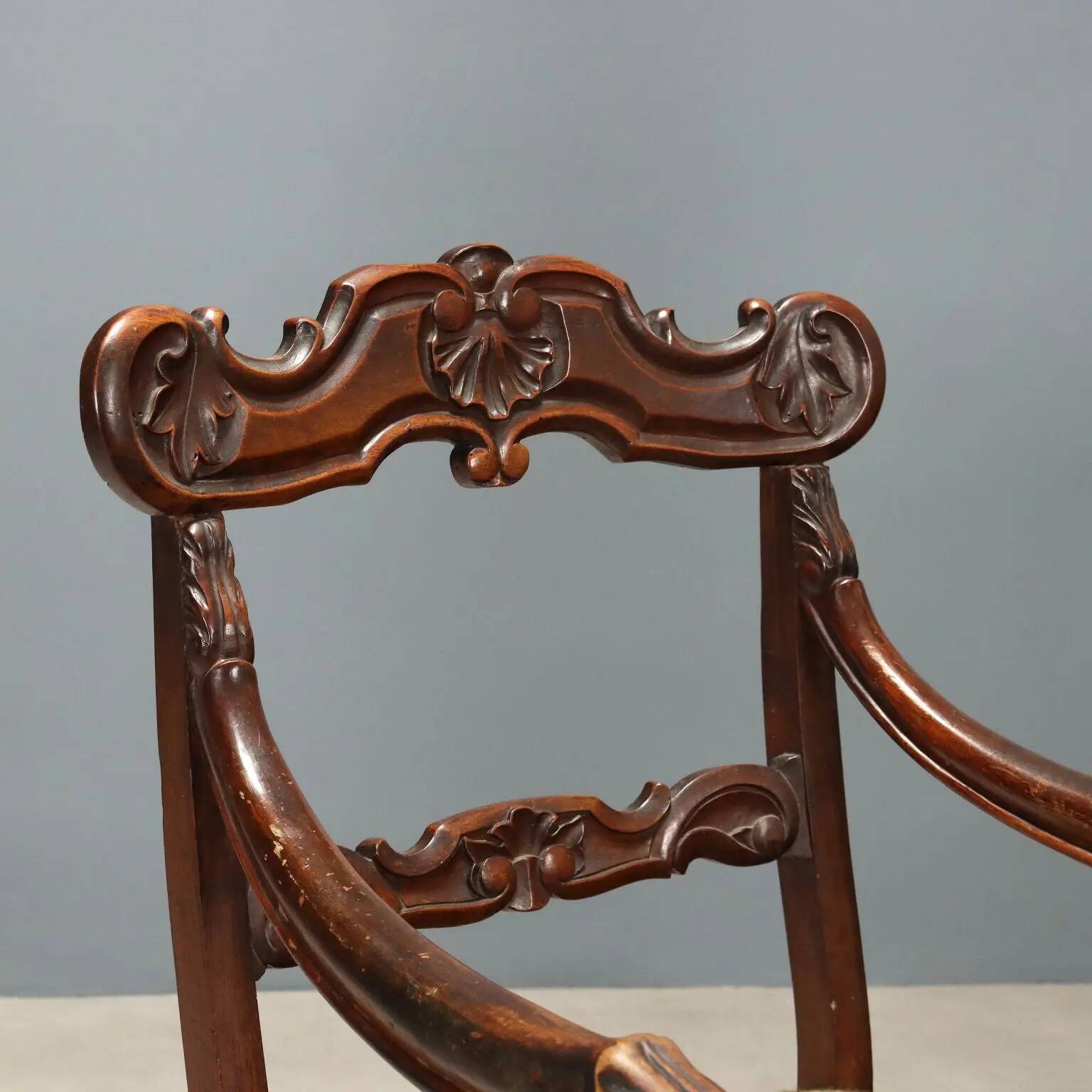 Antique Louis-Philippe armchair in walnut, Italy, 19th century.