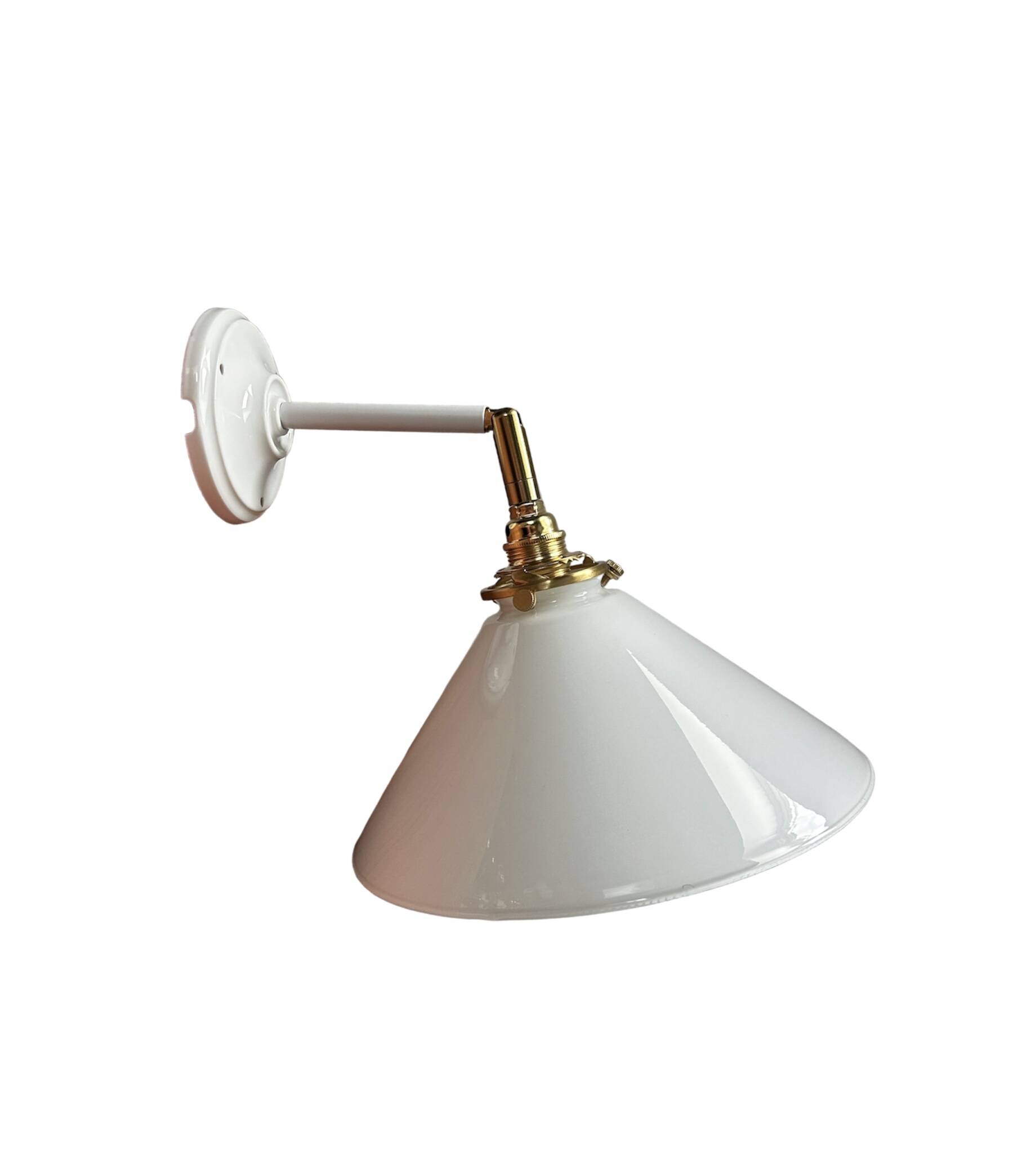 Applique murale en opaline blanche inclinable